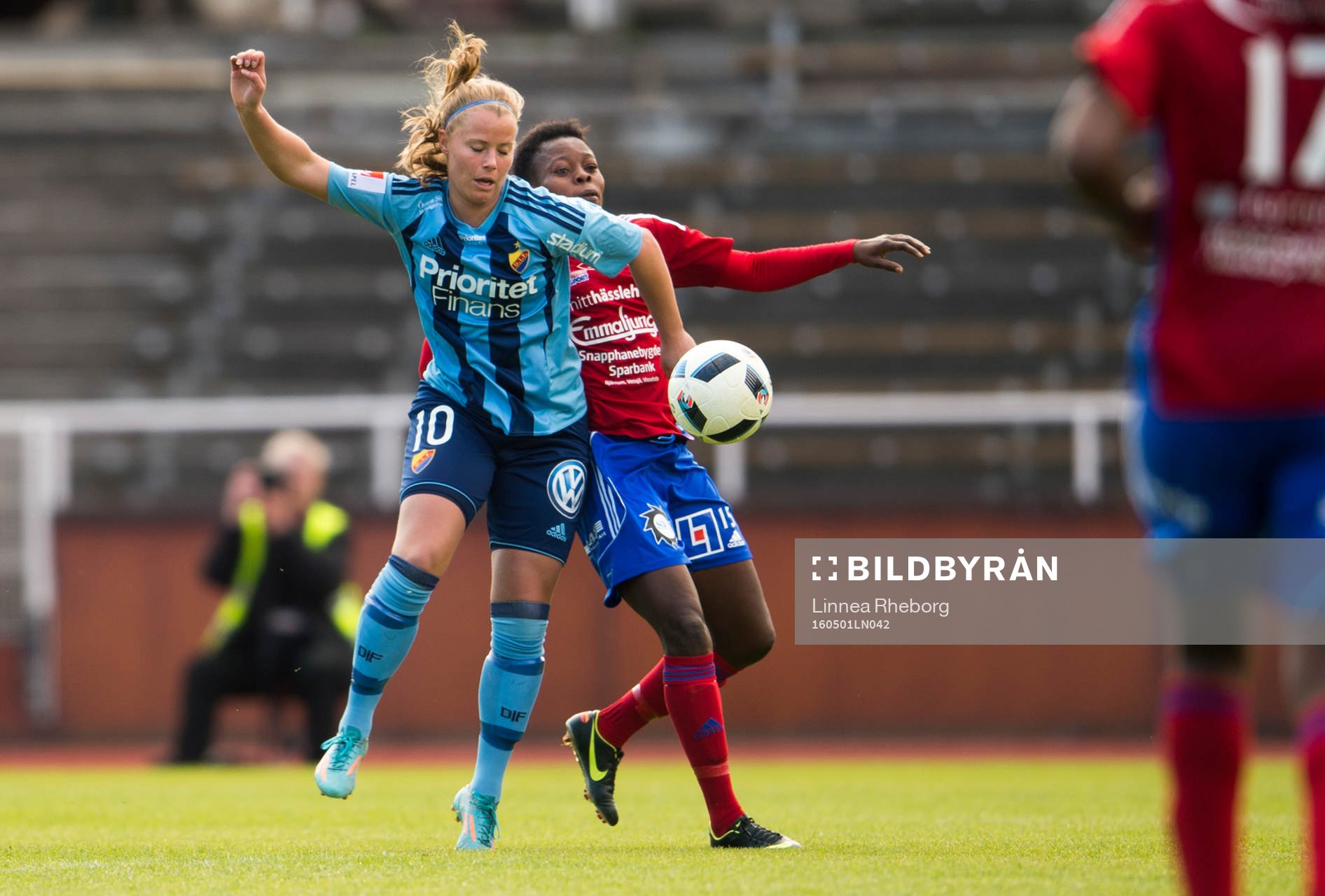 Djurgårdens Madeleine Stegius och Vittsjös Josephine