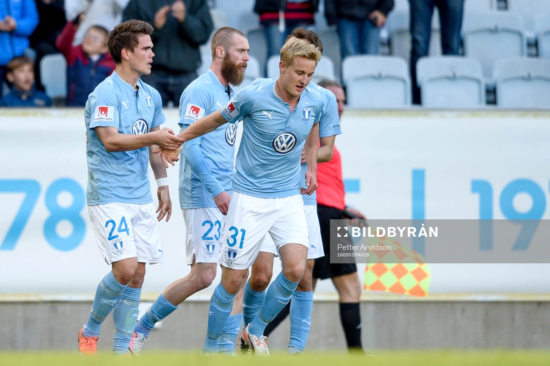 Malmö FFs Vidar Örn Kjartansson jublar med lagkamrater