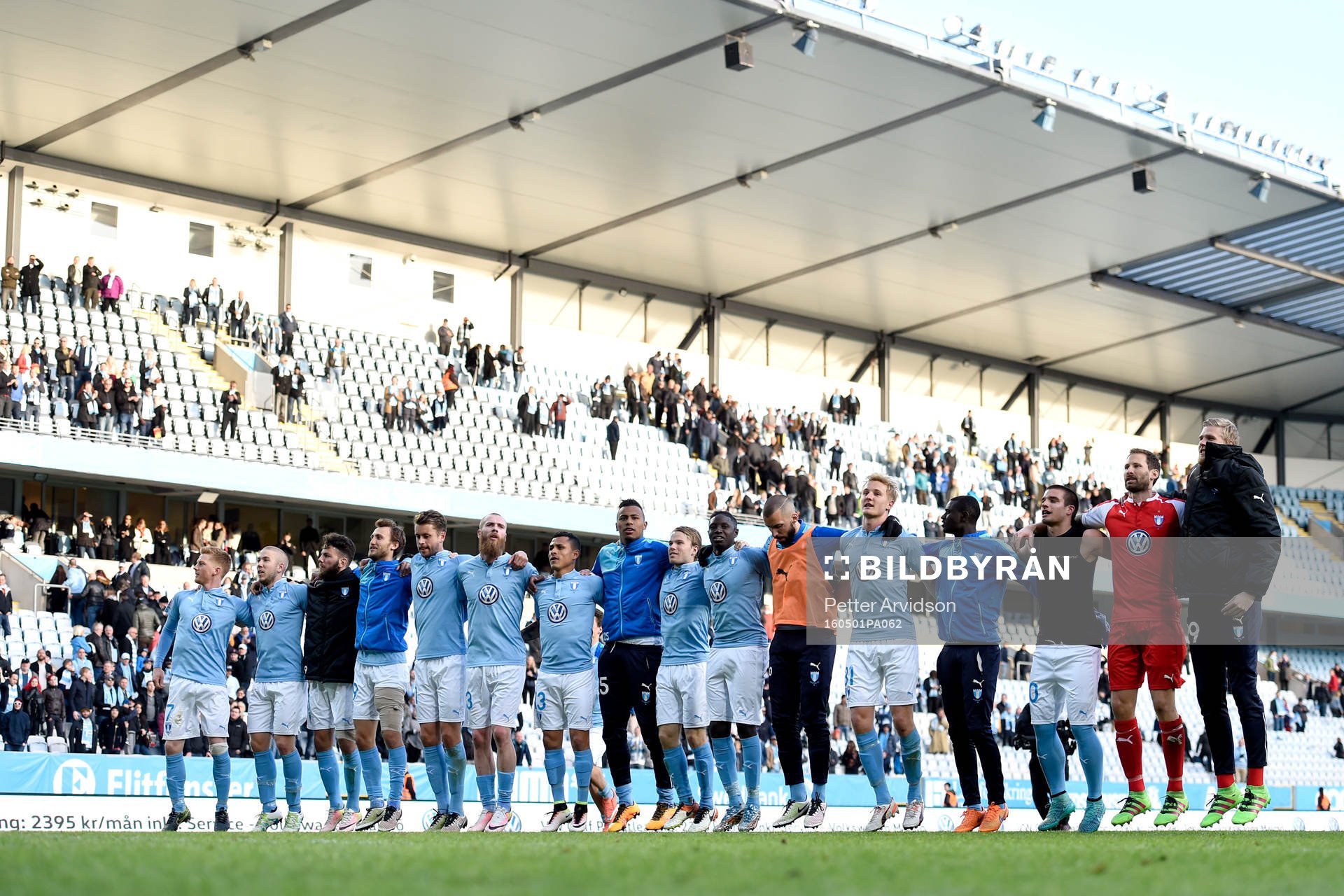 Malmö FFs spelare jublar mot publiken
