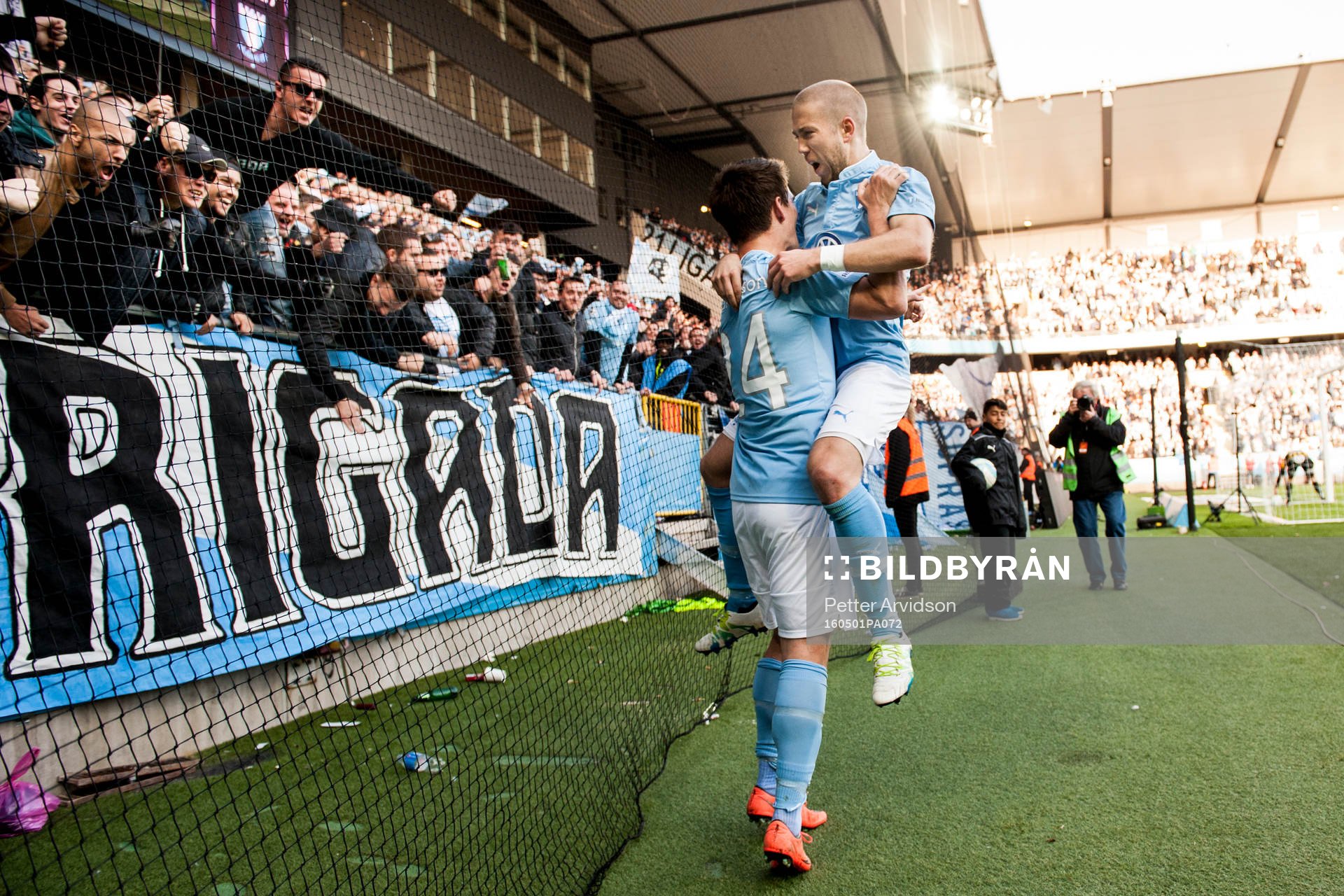 Malmö FFs Vidar Örn Kjartansson (tv) jublar med Anton