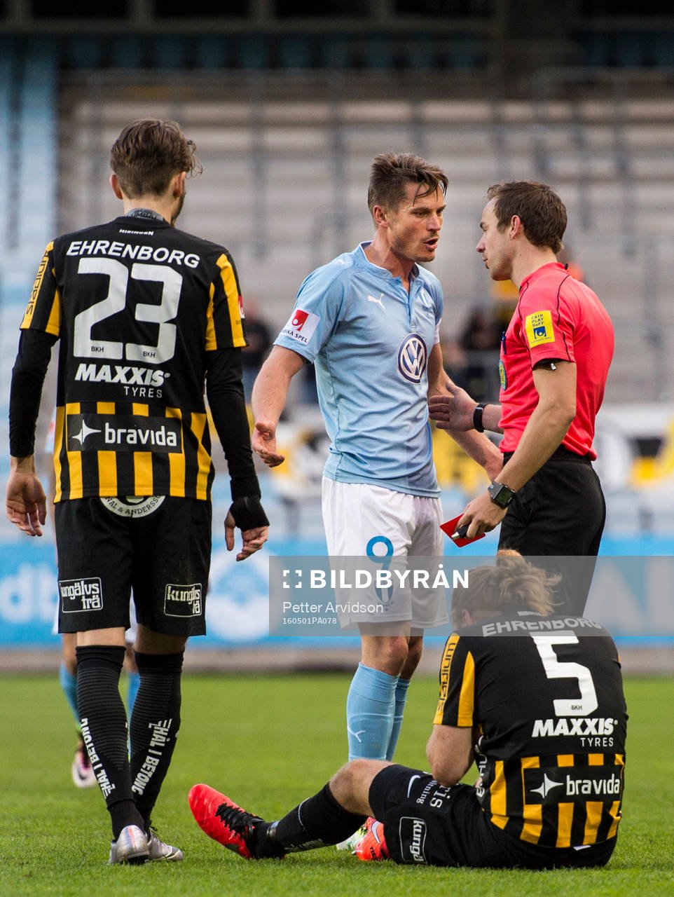 Malmö FFs Markus Rosenberg får rött kort av domare