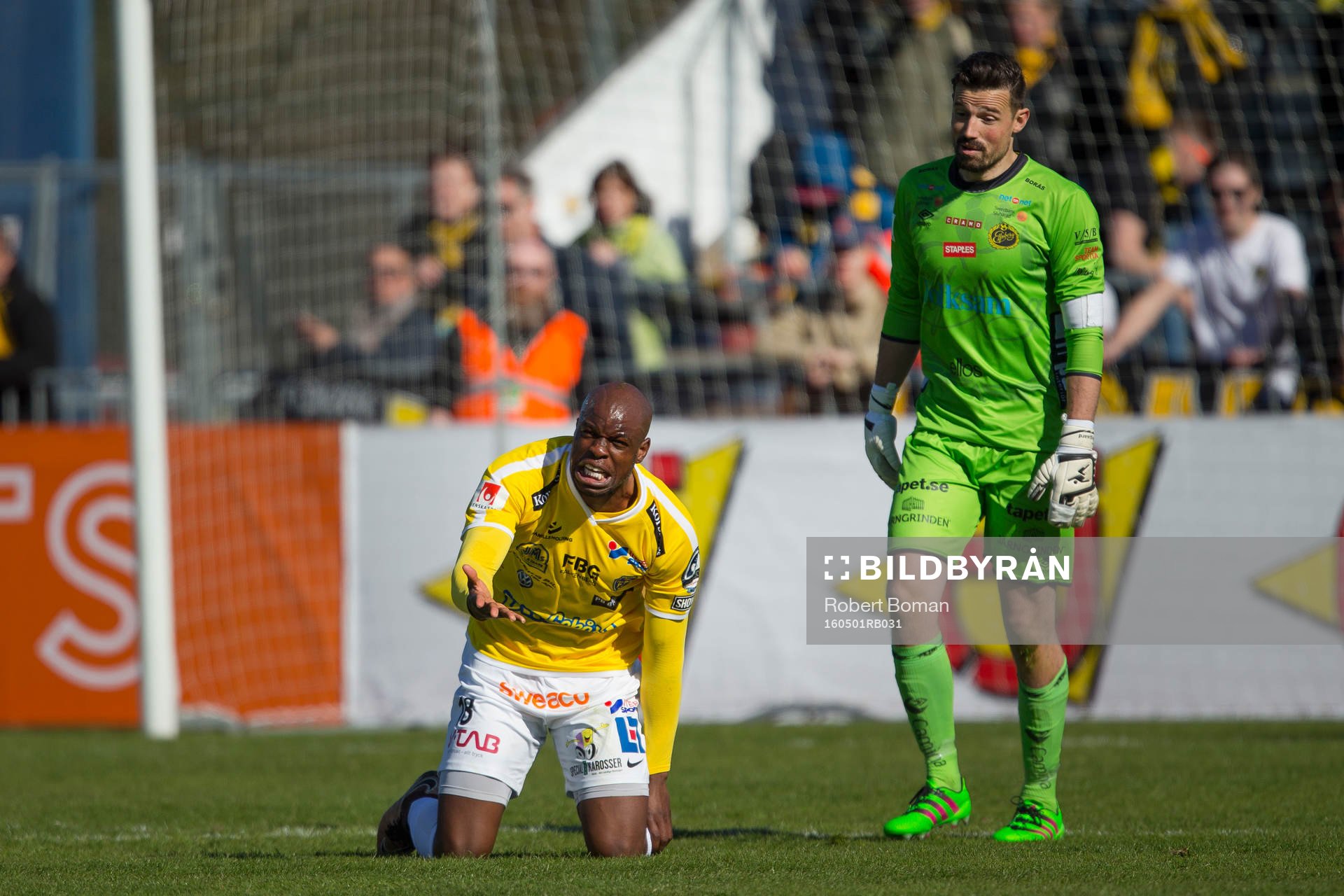Falkenbergs Hakeem Araba och Elfsborgs målvakt Kevin Stuhr