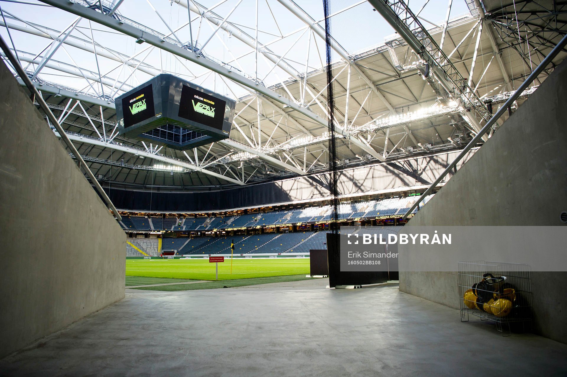 Vy av planen på Friends arena
