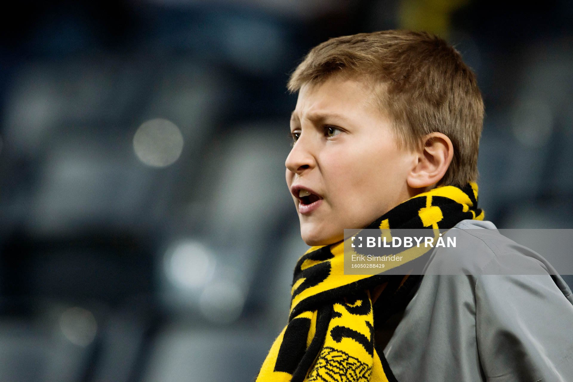En frustrerad, ung AIK-supporter