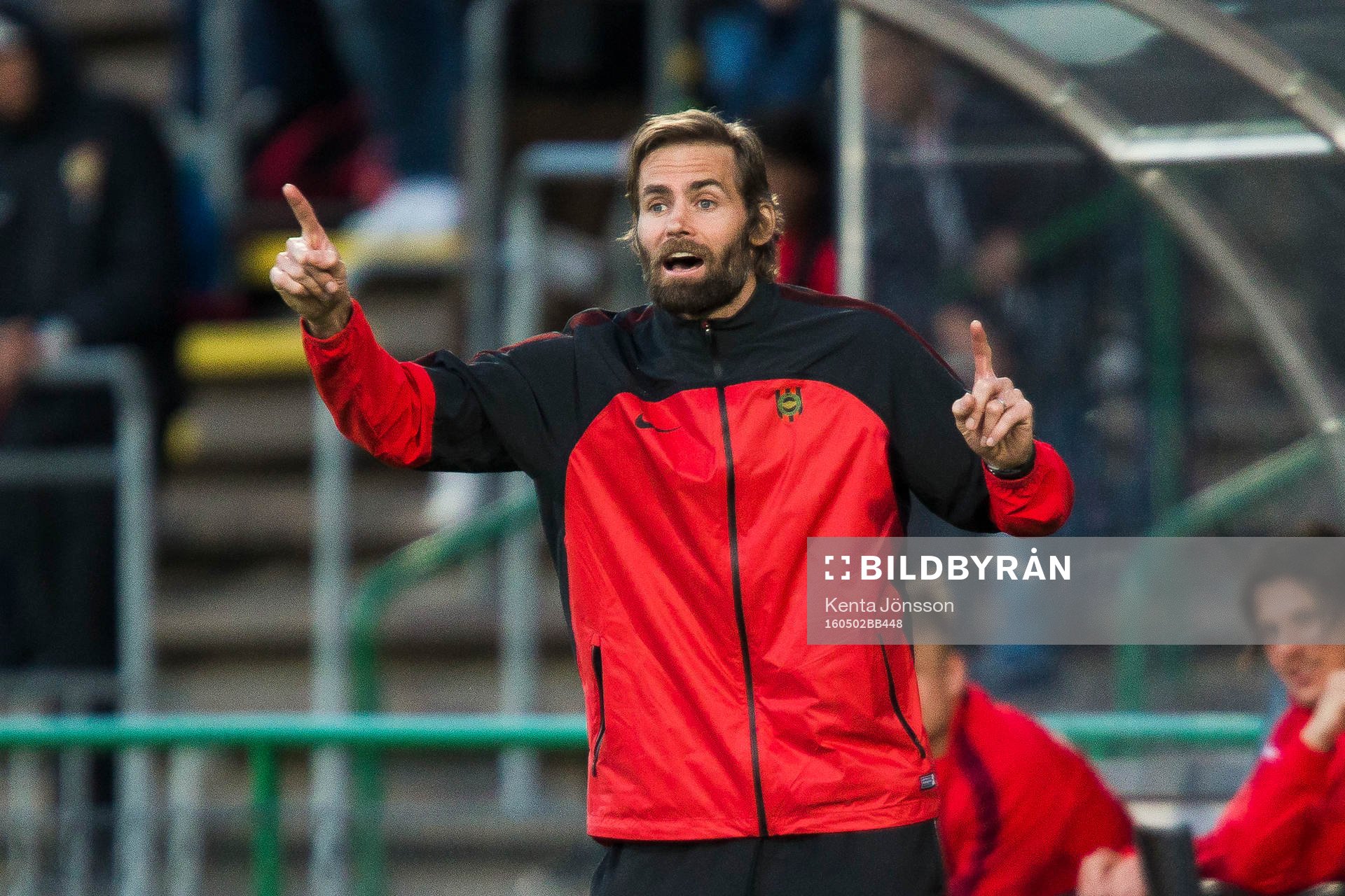 Brommapojkarnas tränare Olof Mellberg i aktion