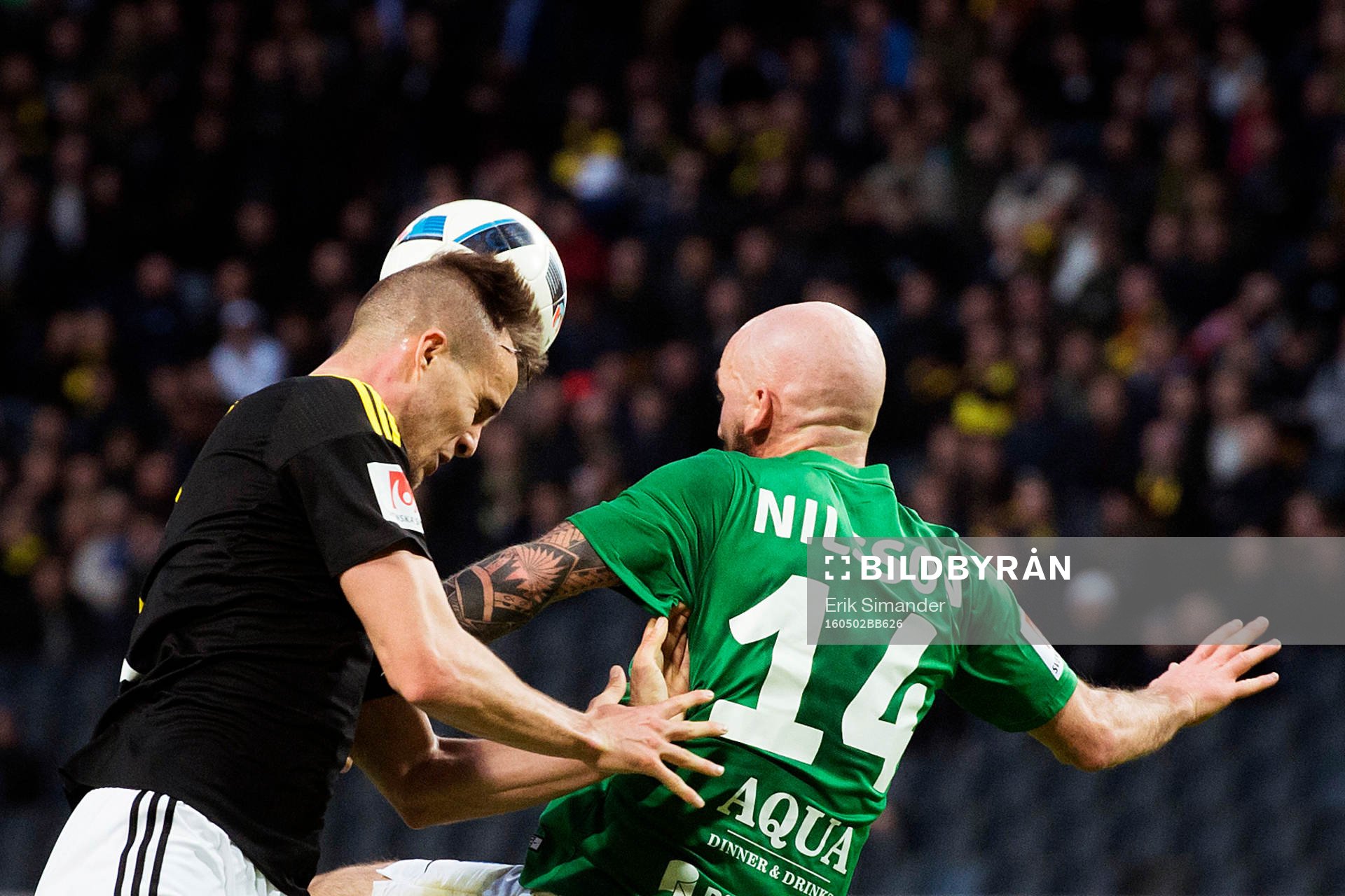 s Fredrik Brustad och Jönköpings Tobias Nilsson i en