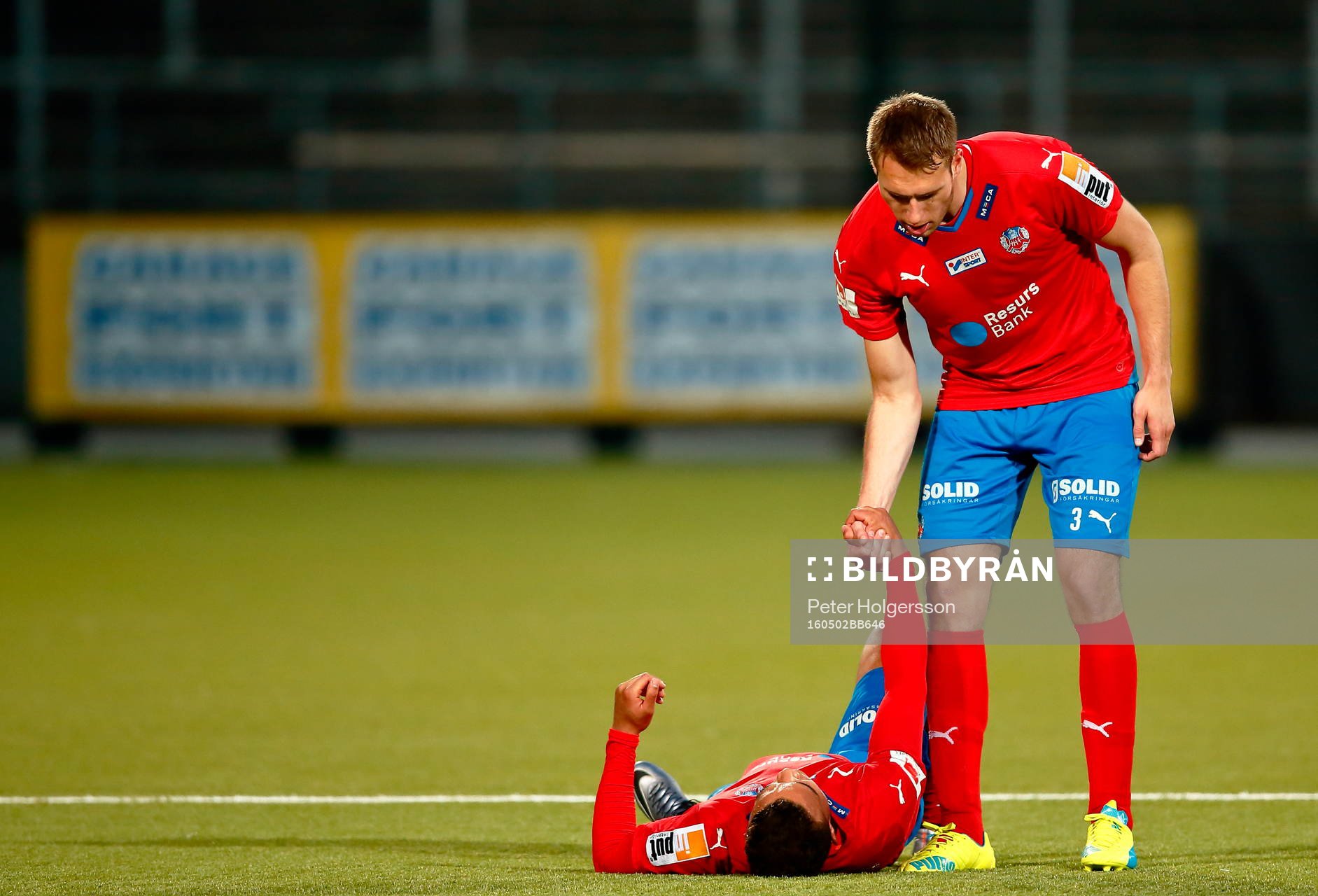 Helsingborgs Matthew Rusike och Frederik Helstrup deppar