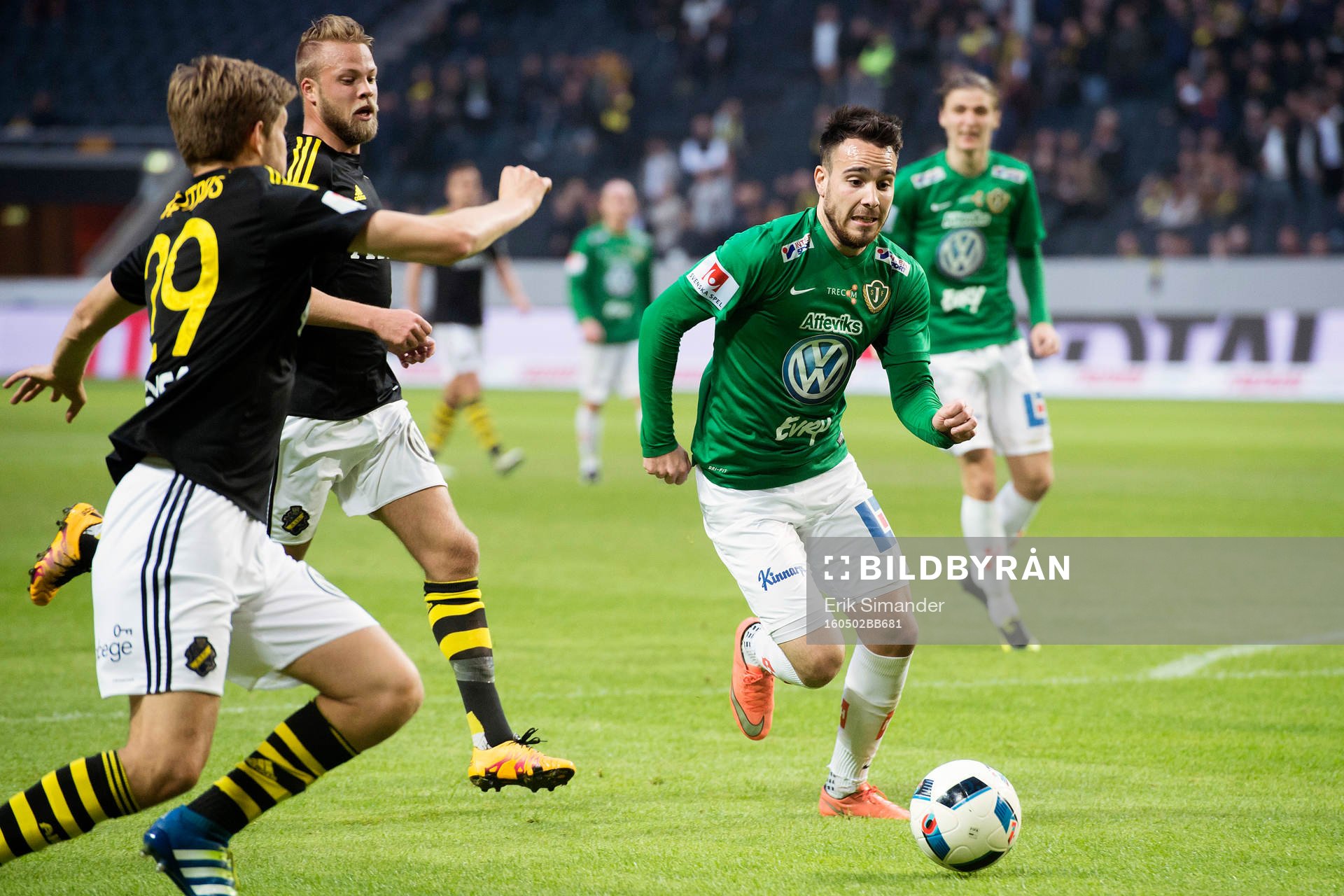 Jönköpings Dzenis Kozica  jagar bollen