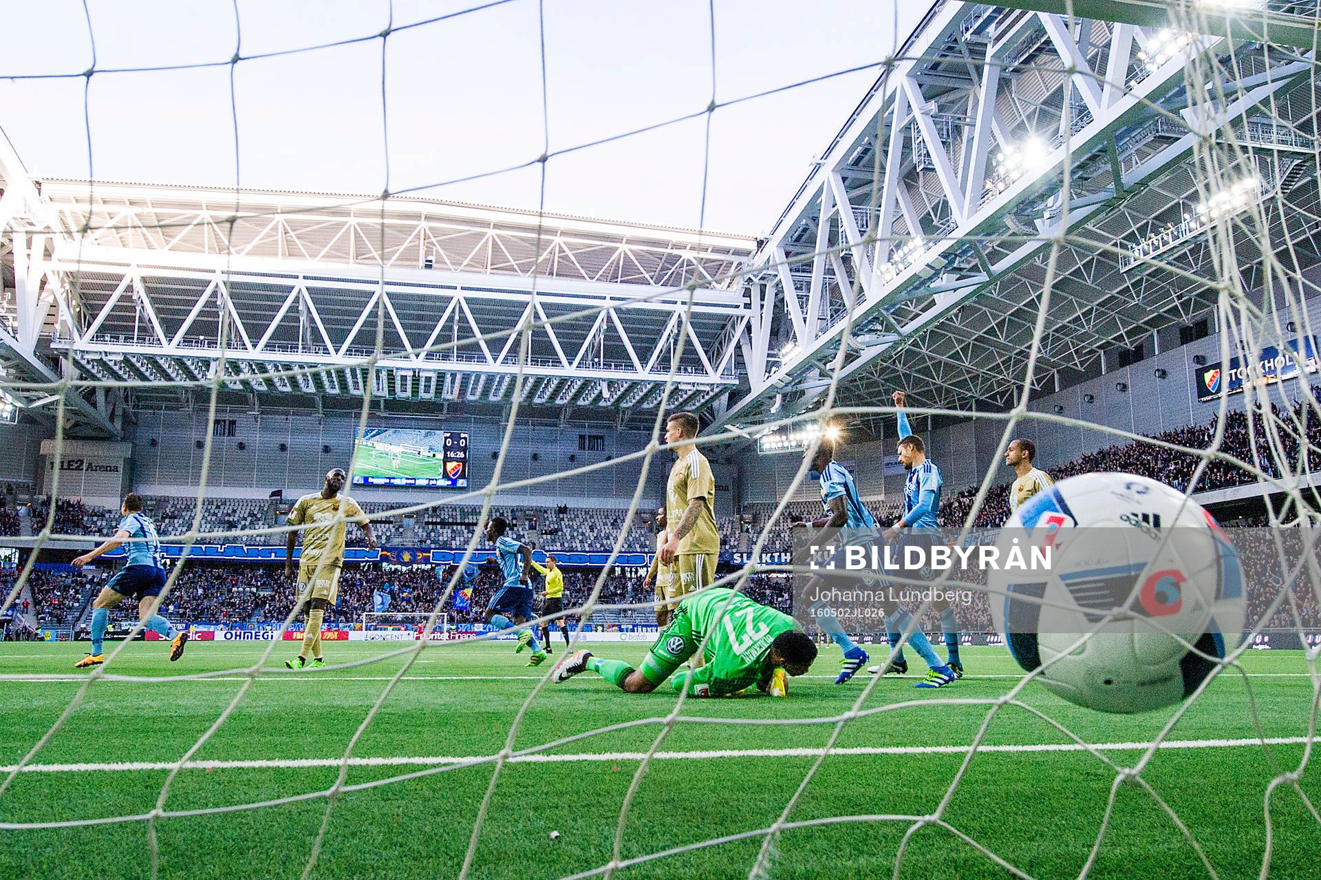Djurgårdens Seon-Min Moon jublar när han gör 1-0 bakom Östersunds målvakt Jamal Blackman under fotbollsmatchen i Allsvenskan mellan Djurgården och Östersund den 2 maj 2016 i Stockholm.