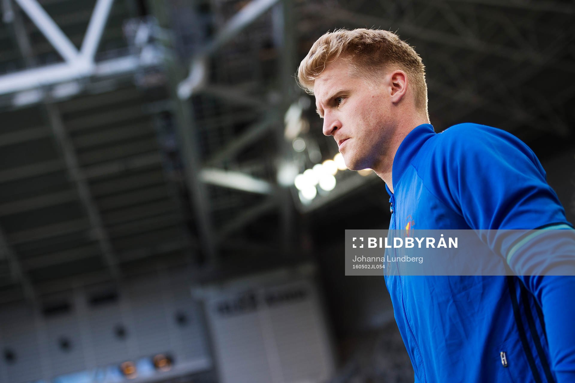Djurgårdens målvakt Hampus Nilsson äntrar planen