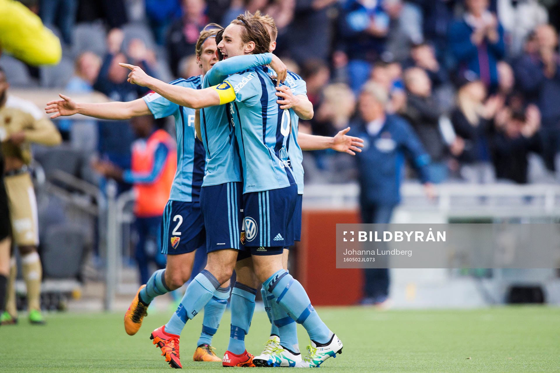 Djurgårdens spelare jublar efter att Seon-Min Moon gjort 1-0 under fotbollsmatchen i Allsvenskan mellan Djurgården och Östersund den 2 maj 2016 i Stockholm.