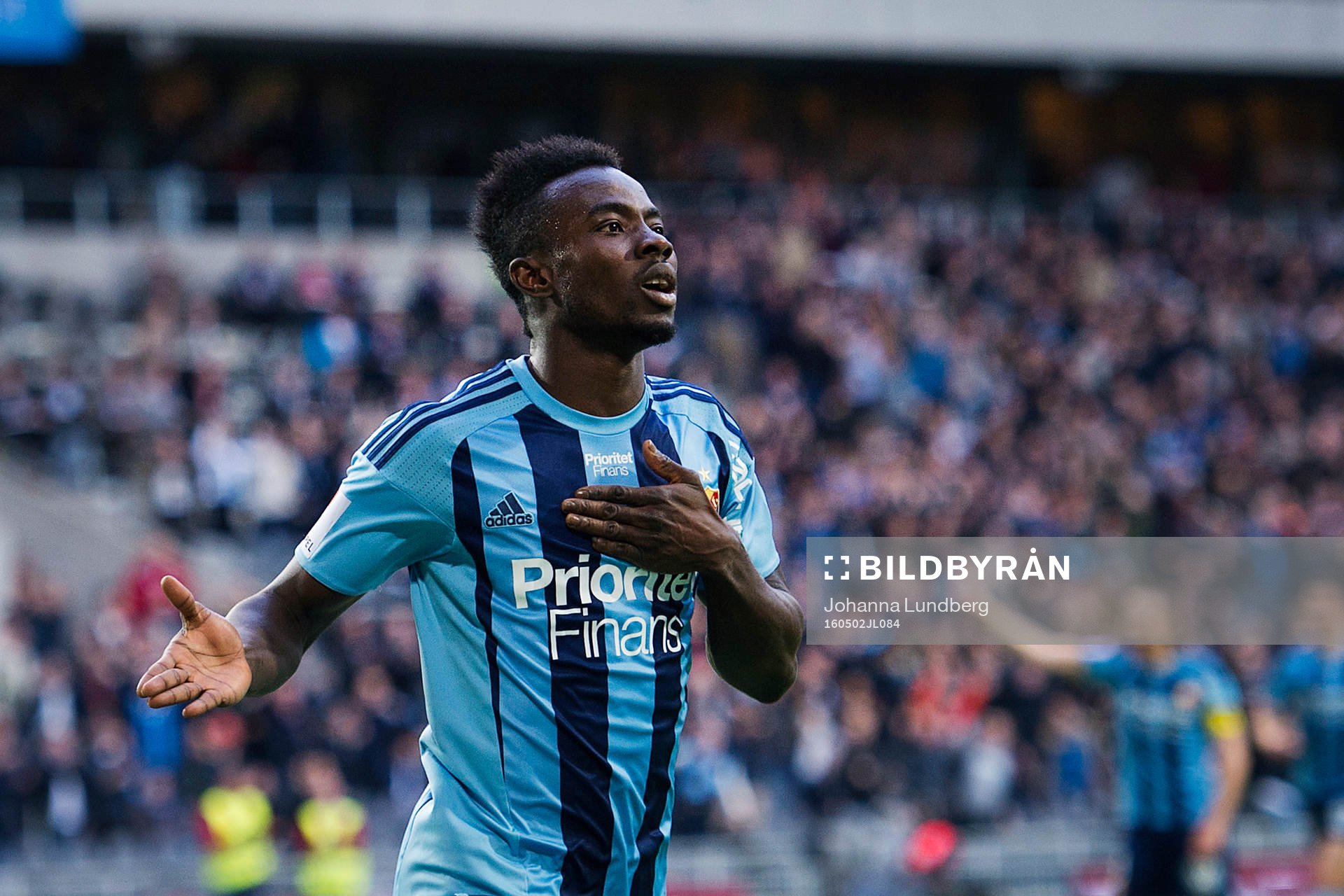 Djurgårdens Sam Johnson gör 1-0 och jublar