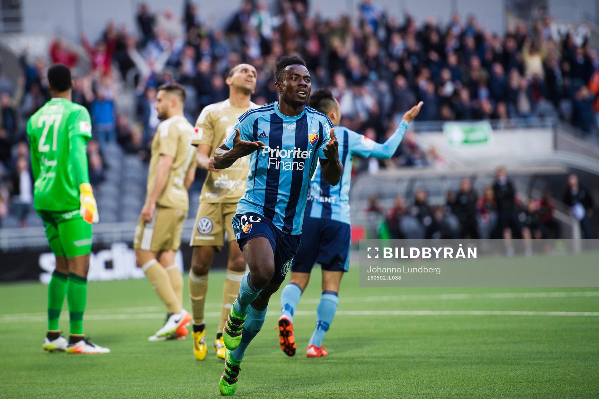Djurgårdens Sam Johnson gör 1-0 och jublar
