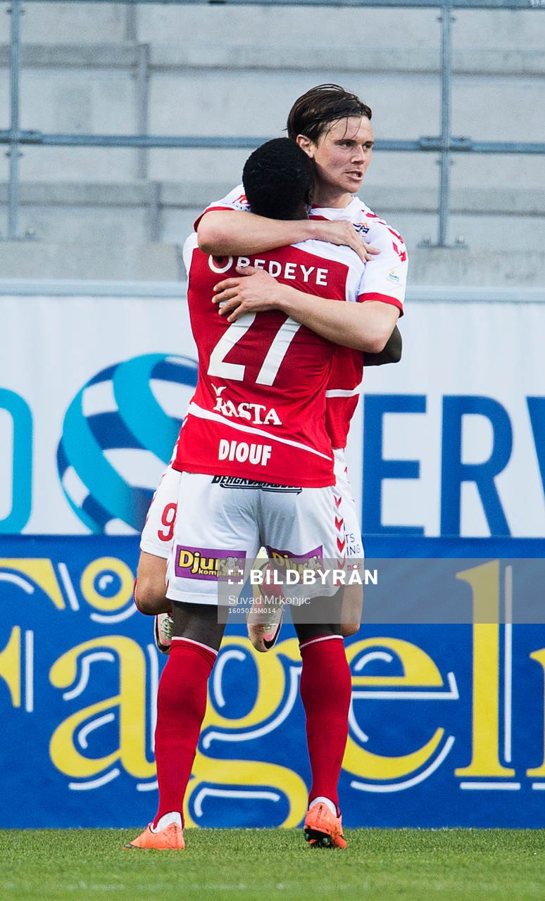 Kalmars Marcus Antonsson och Papa Alioune Diouf jublar
