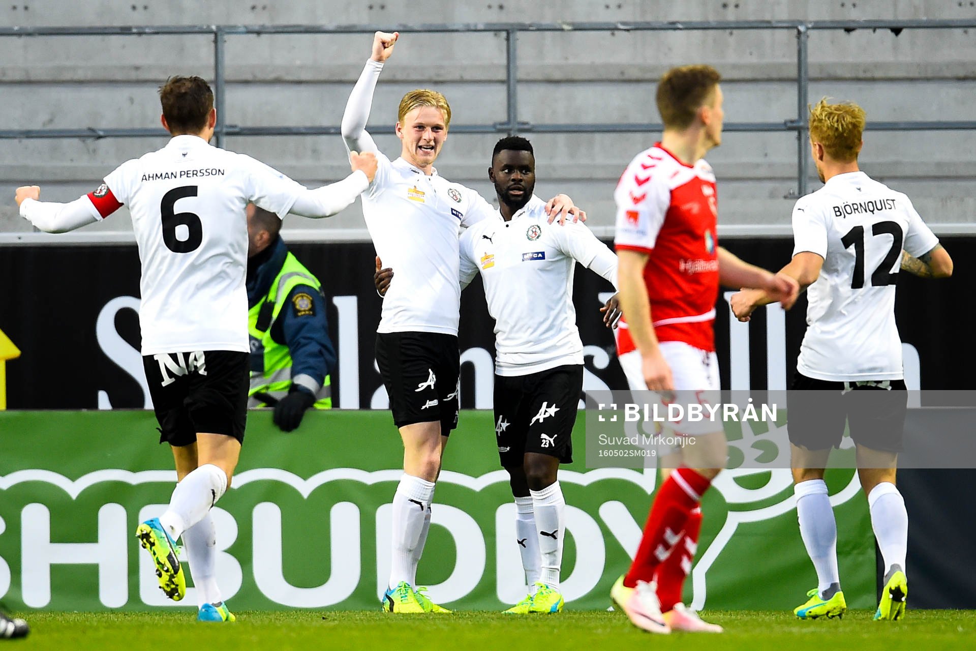 Örebros Karl Holmberg jublar
