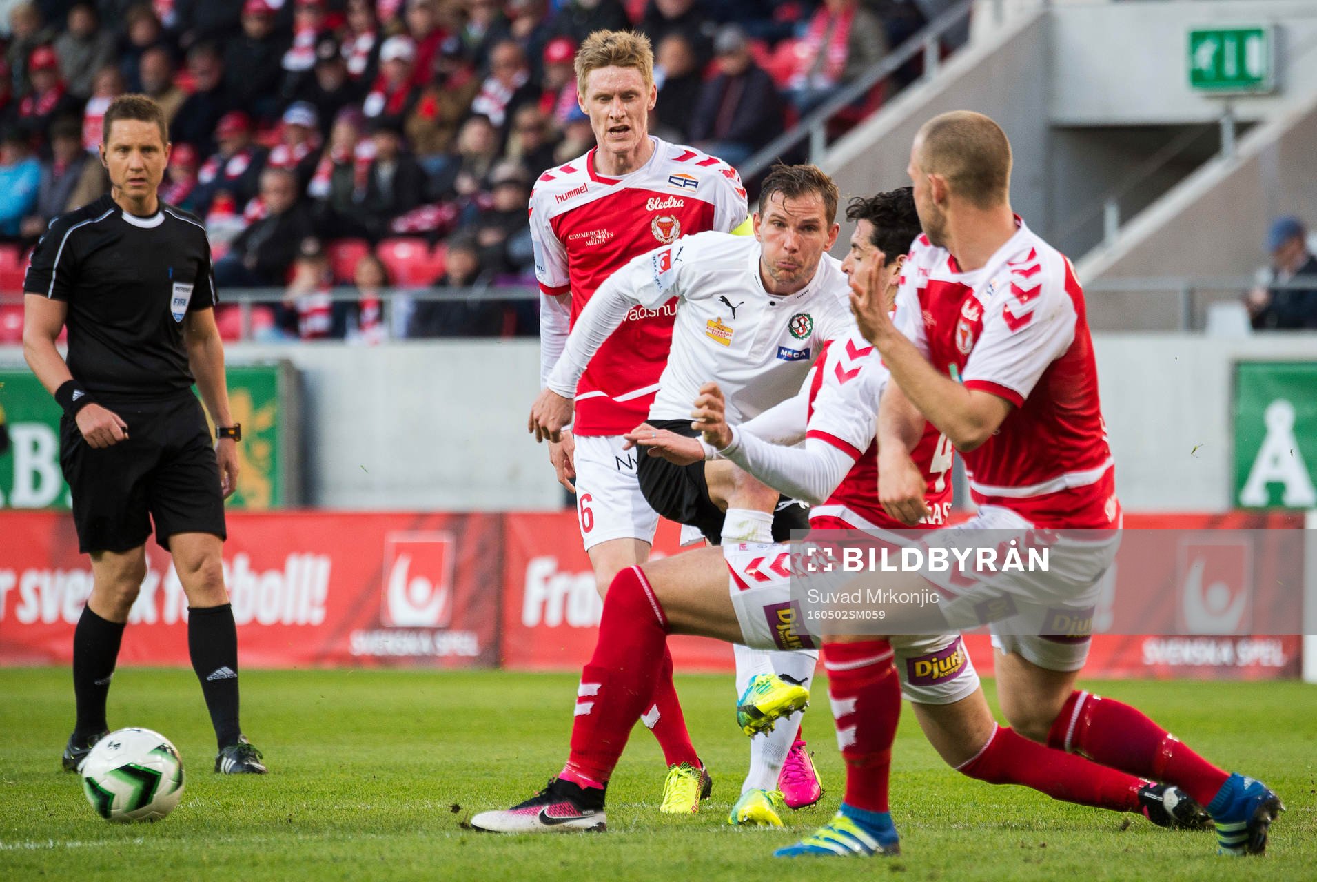 Örebros Robert Åhman Persson samt Kalmars Rasmus Elm,