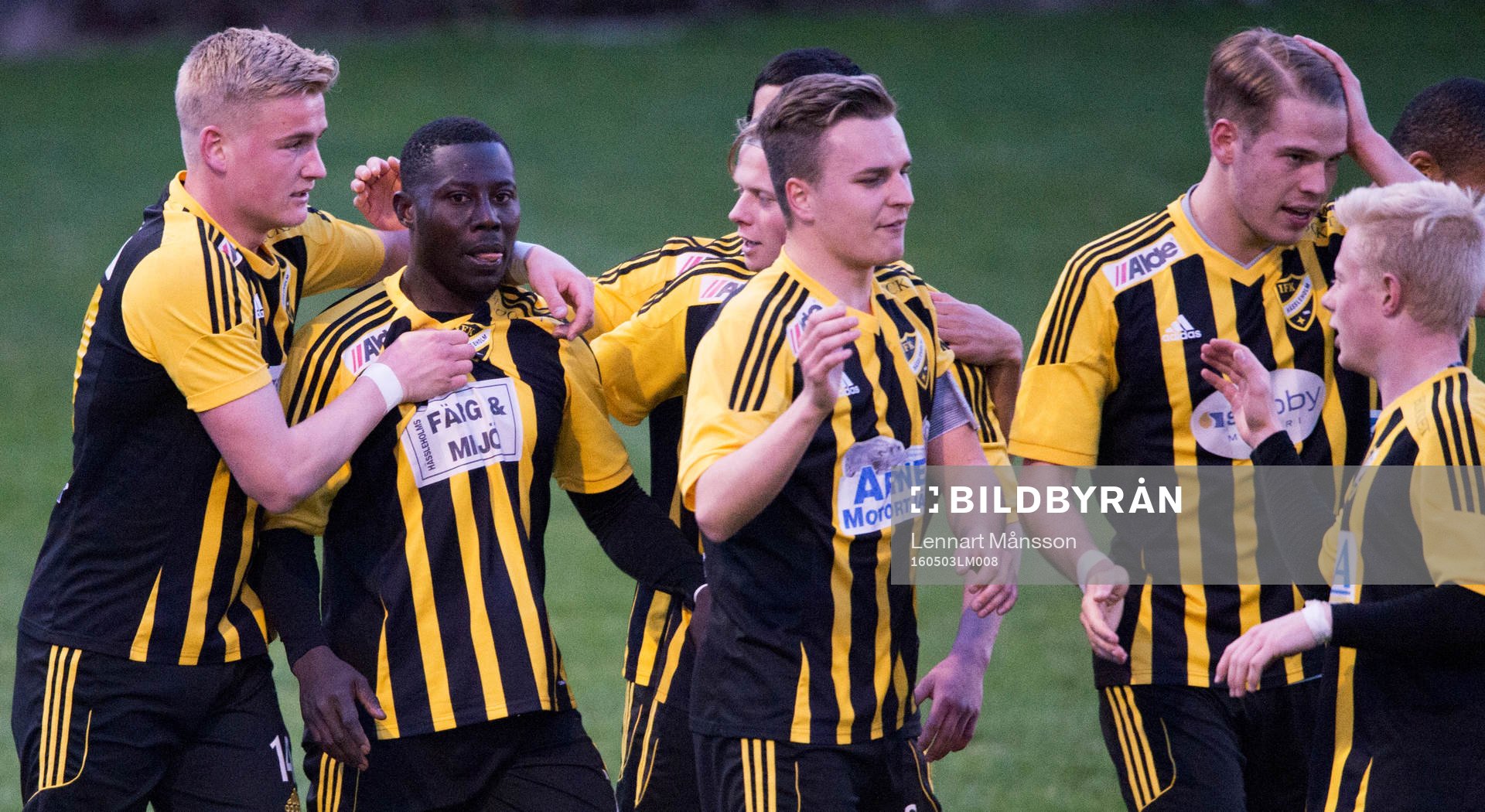 IFK Hässleholms Mike Andrew sprintar ifrån och avgör med