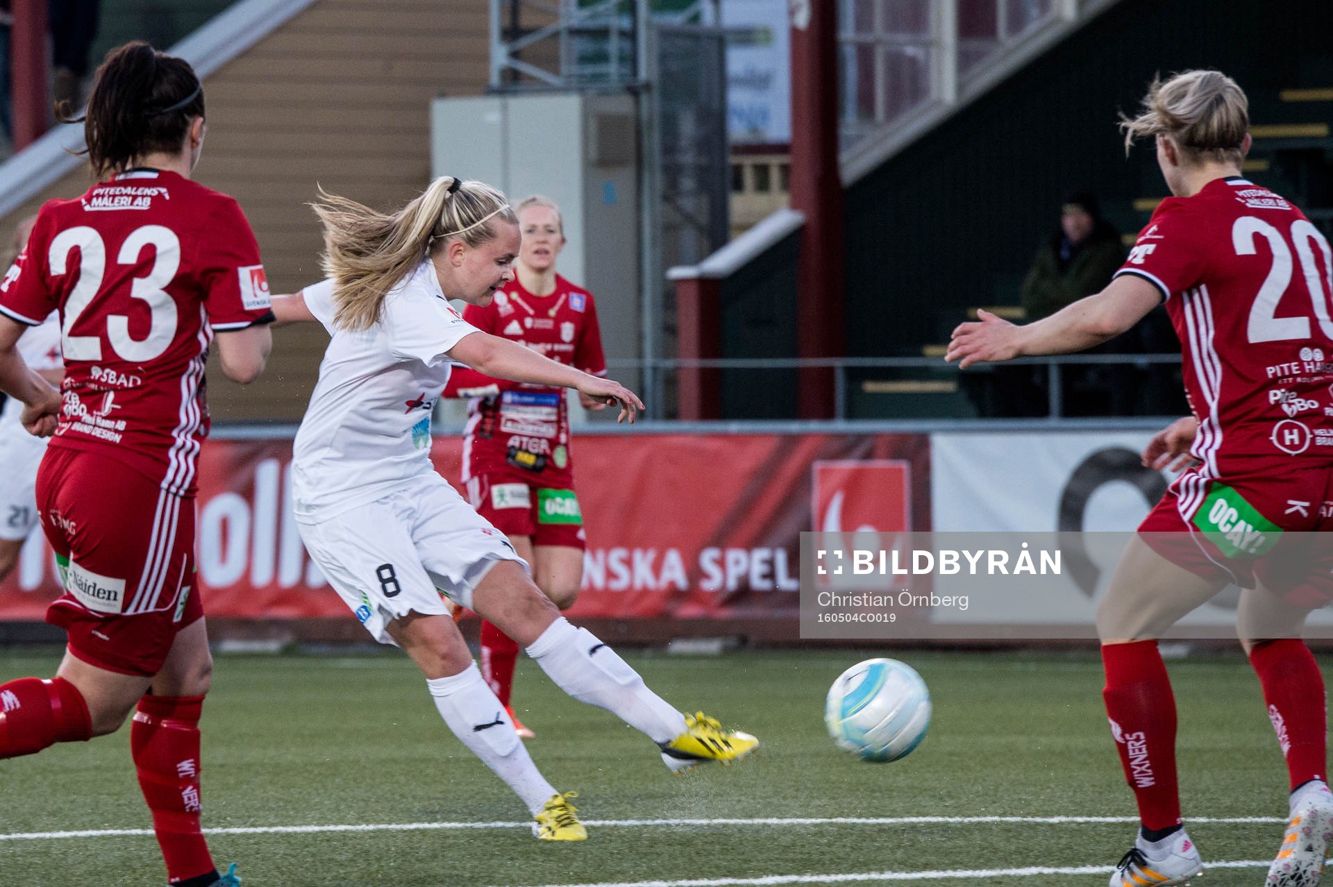 Rosengårds Iina Salmi mot Piteås June Pedersen och Emelie
