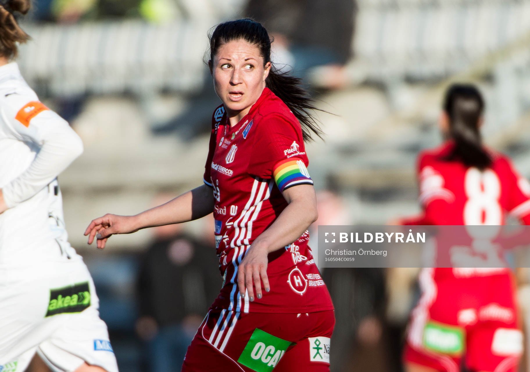 Piteås lagkapten Josefin Johansson med en regnbågsfärgad
