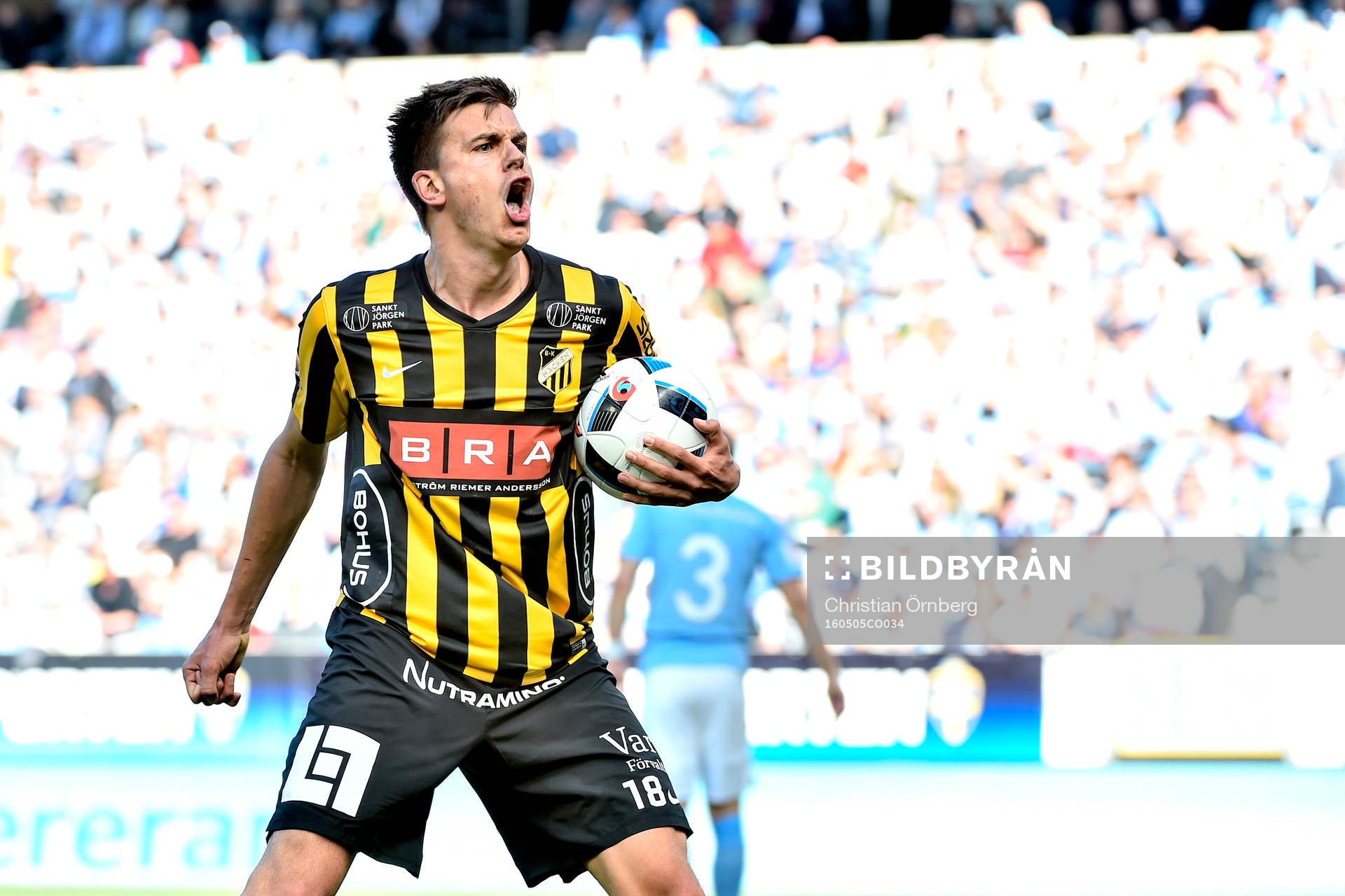 Häckens Alexander Jeremejeff jublar