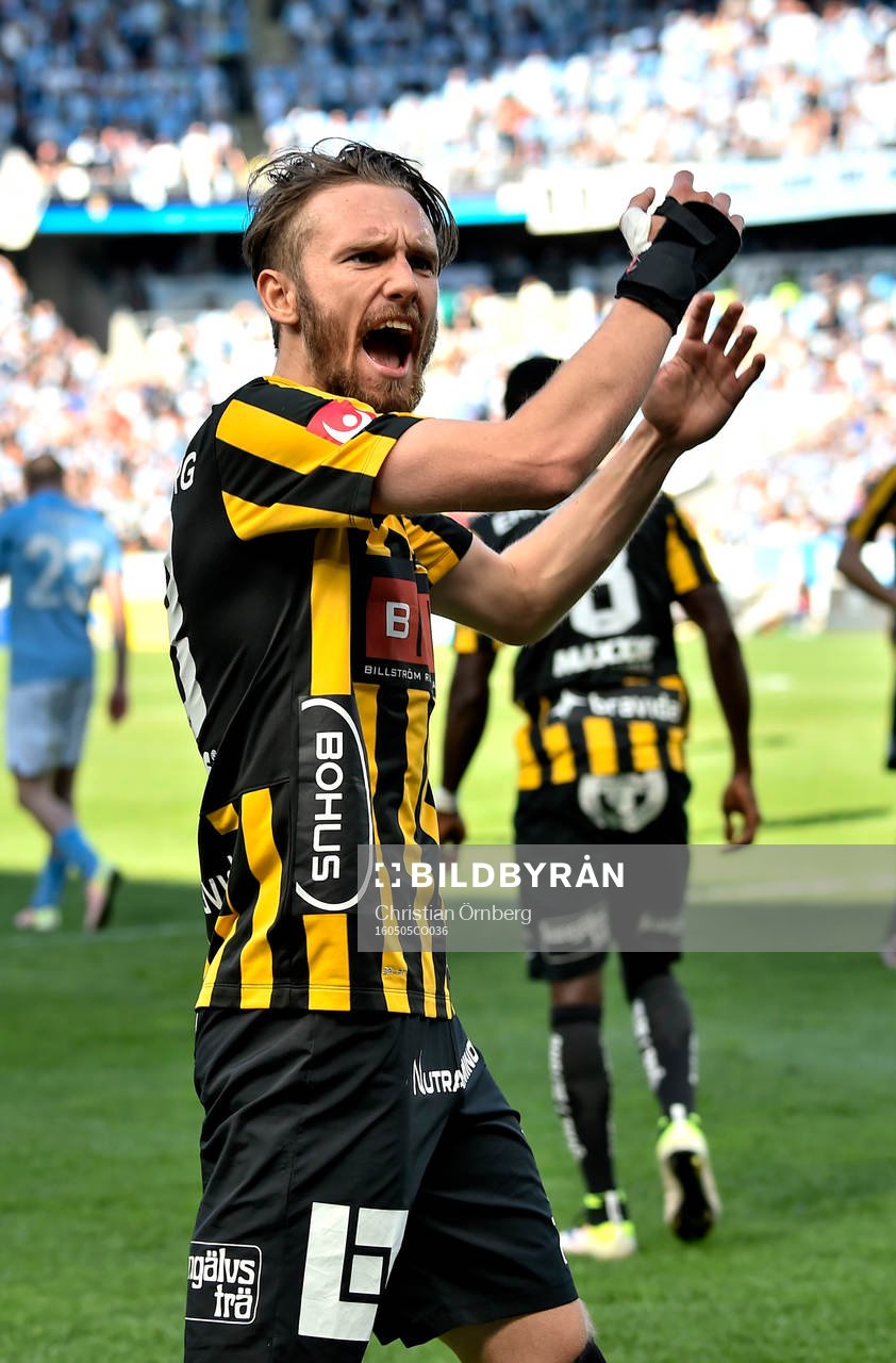 Häckens Simon Sandberg jublar
