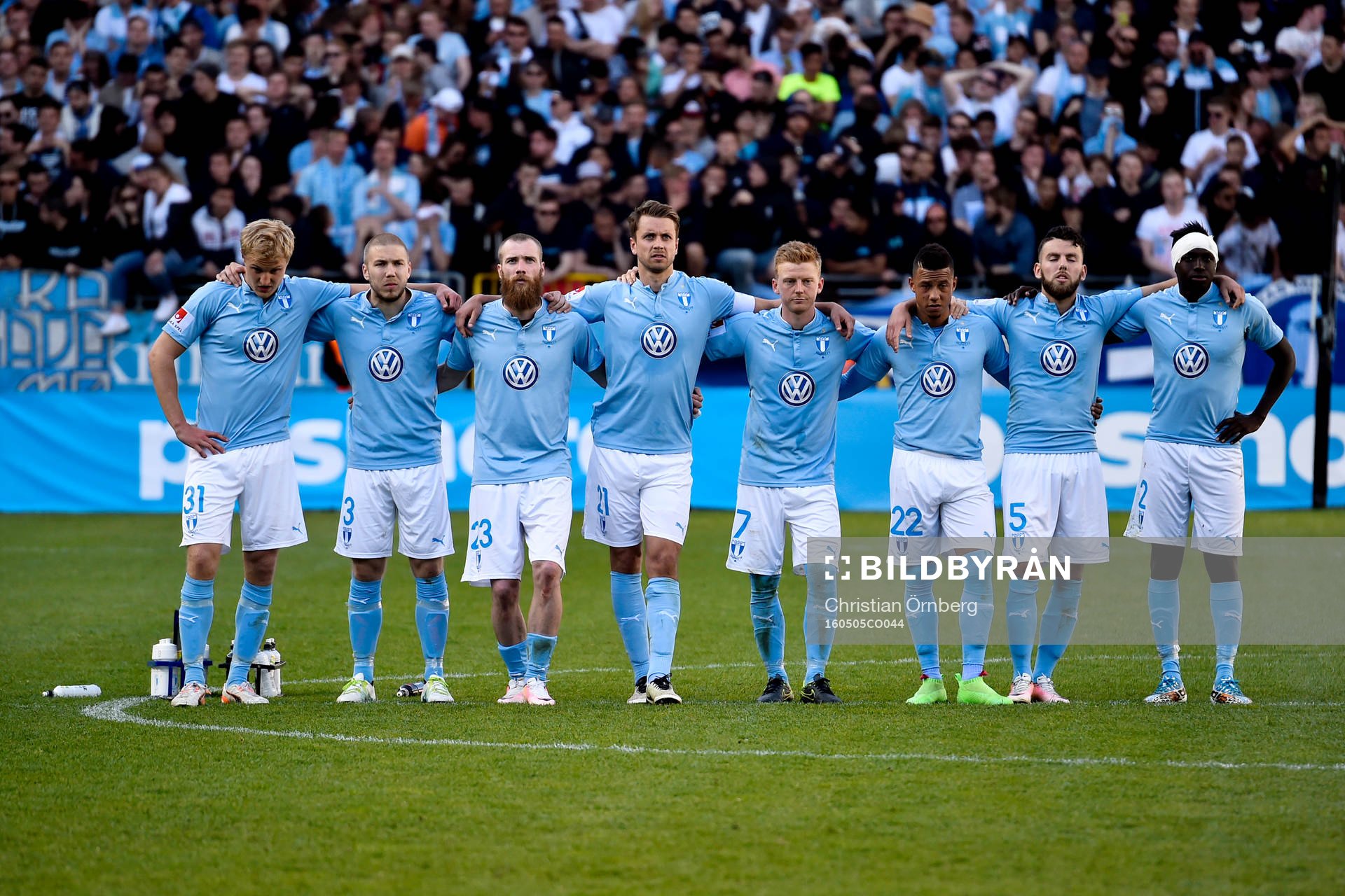 Malmö FFs spelare inför straffläggningen under finalen i Svenska Cupen i fotboll mellan Malmö FF och Häcken den 5 maj 2016 i Malmö.