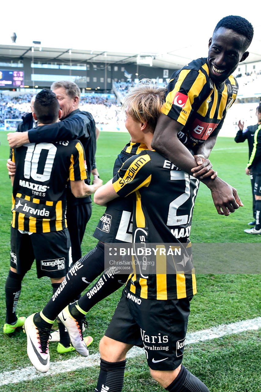 Häckens Joel Andersson och Nasiru Mohammed  jublar