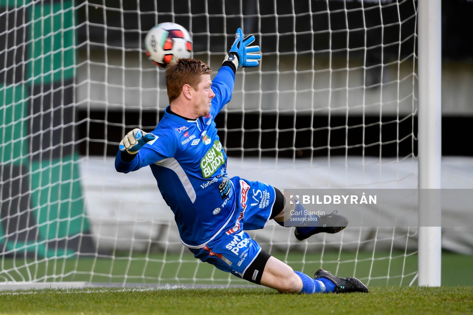 Örgrytes Sebastian Ohlsson (ej i bild) gör 1-0 på straff