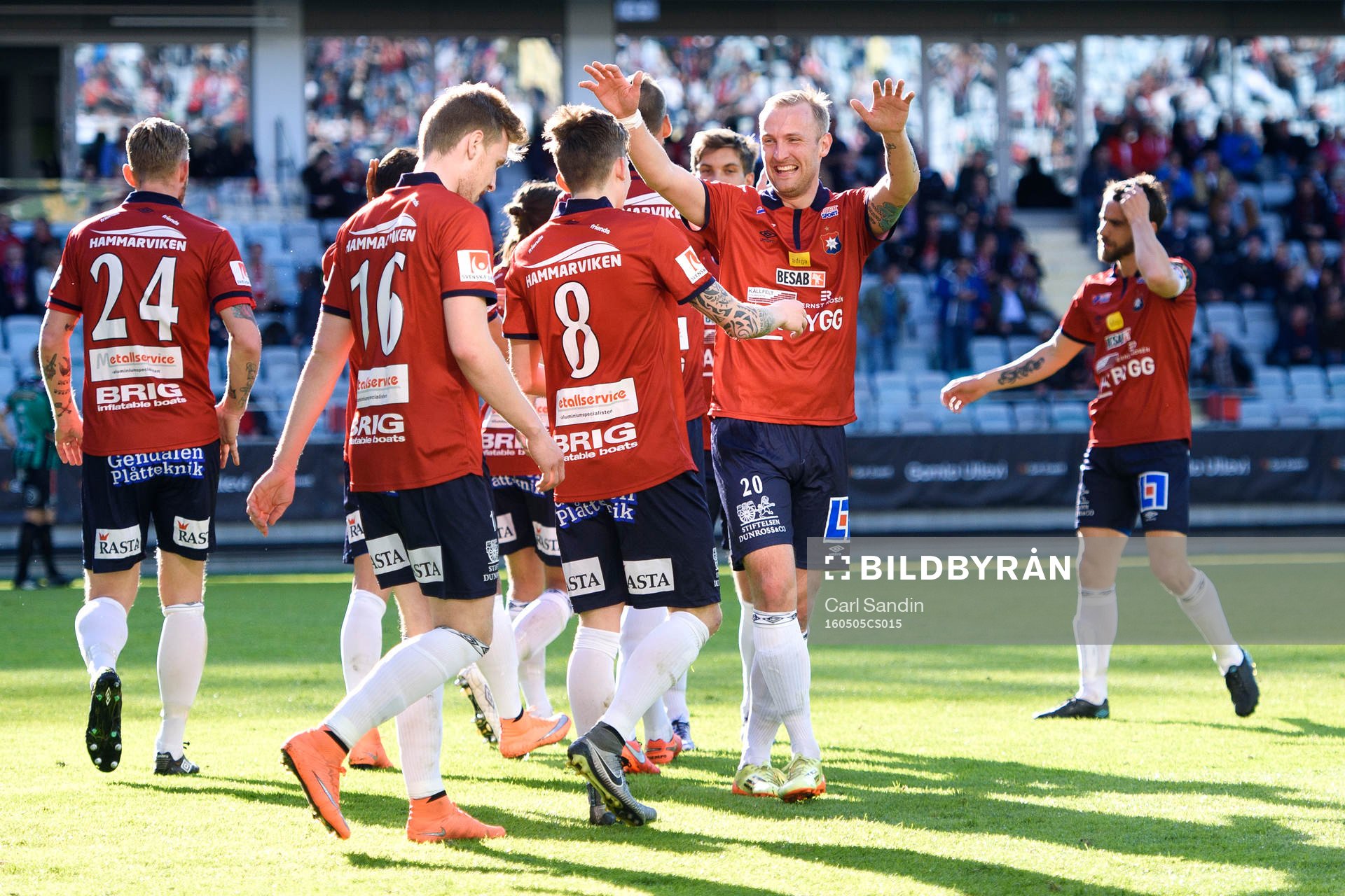 Örgrytes Niklas Klingberg gratulerar Andreas Östling