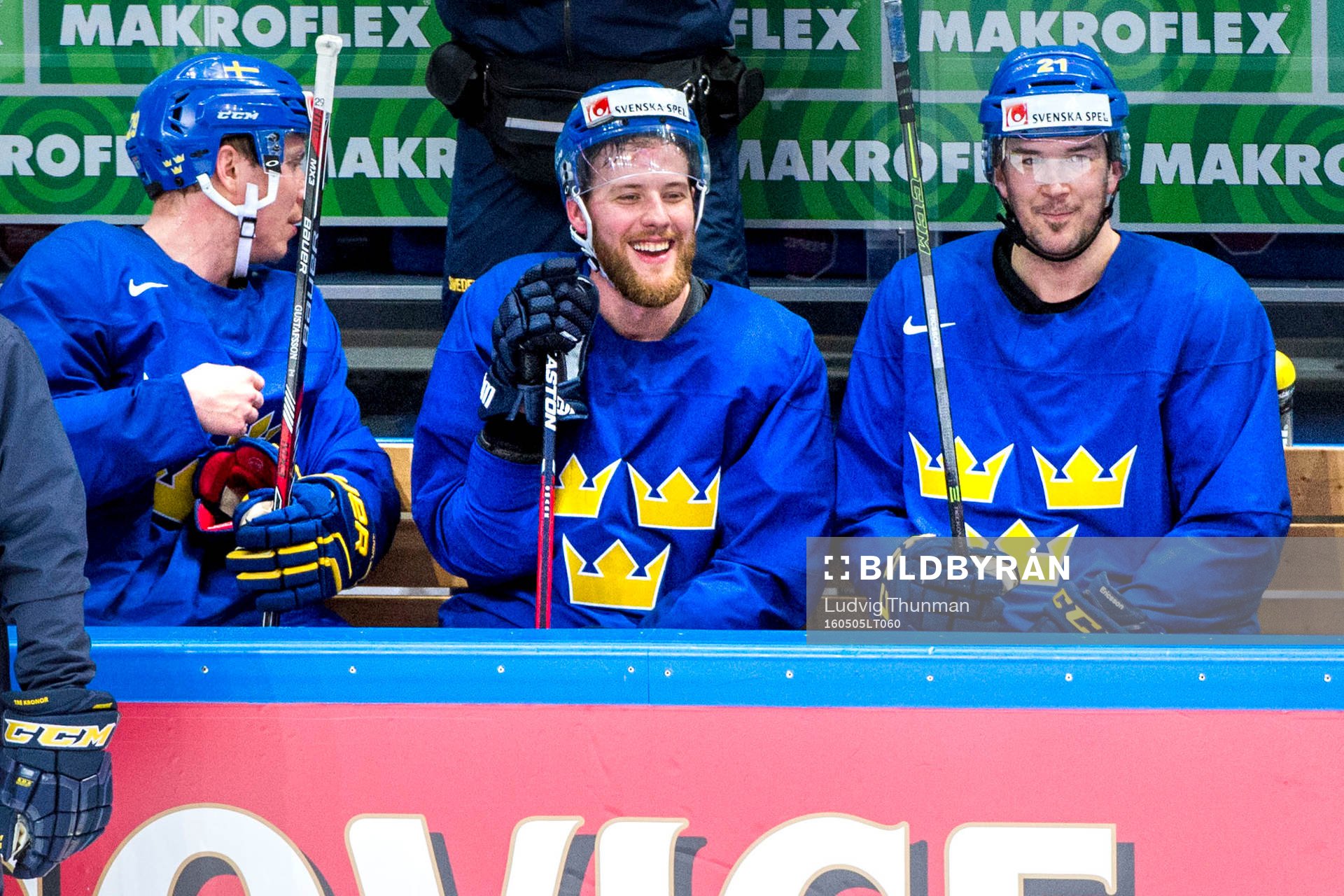 Linus Omark och Jimmie Ericsson på bänken
