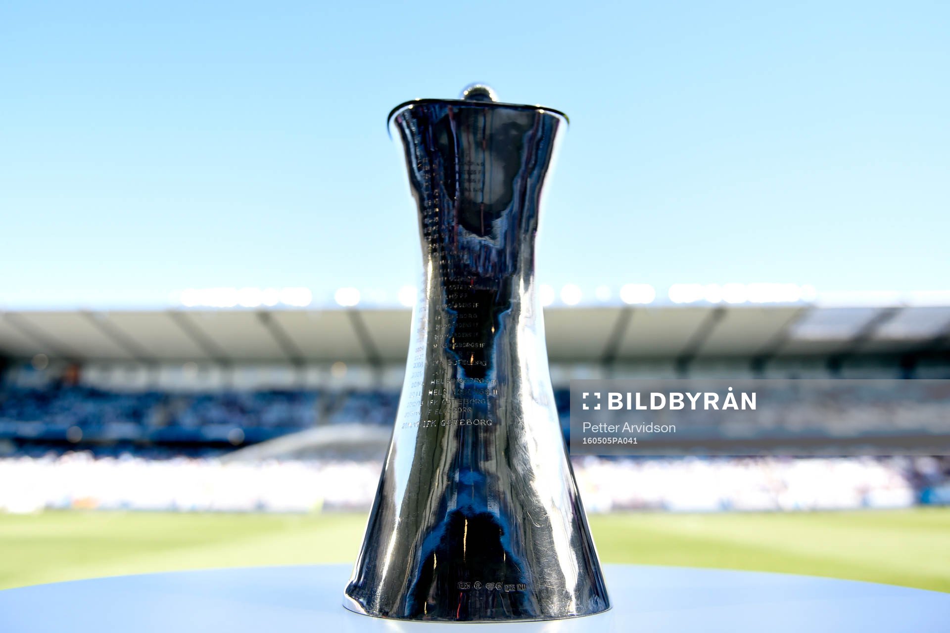 Pokalen är på plats inför finalen i Svenska Cupen i fotboll mellan Malmö FF och Häcken den 5 maj 2016 i Malmö.