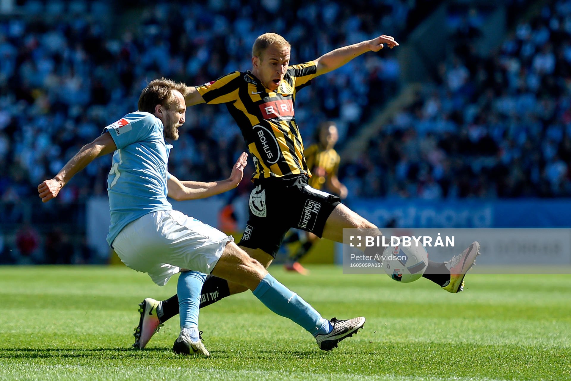 Malmö FFs Magnus Wolff Eikrem och Häckens Kari Arkivuo