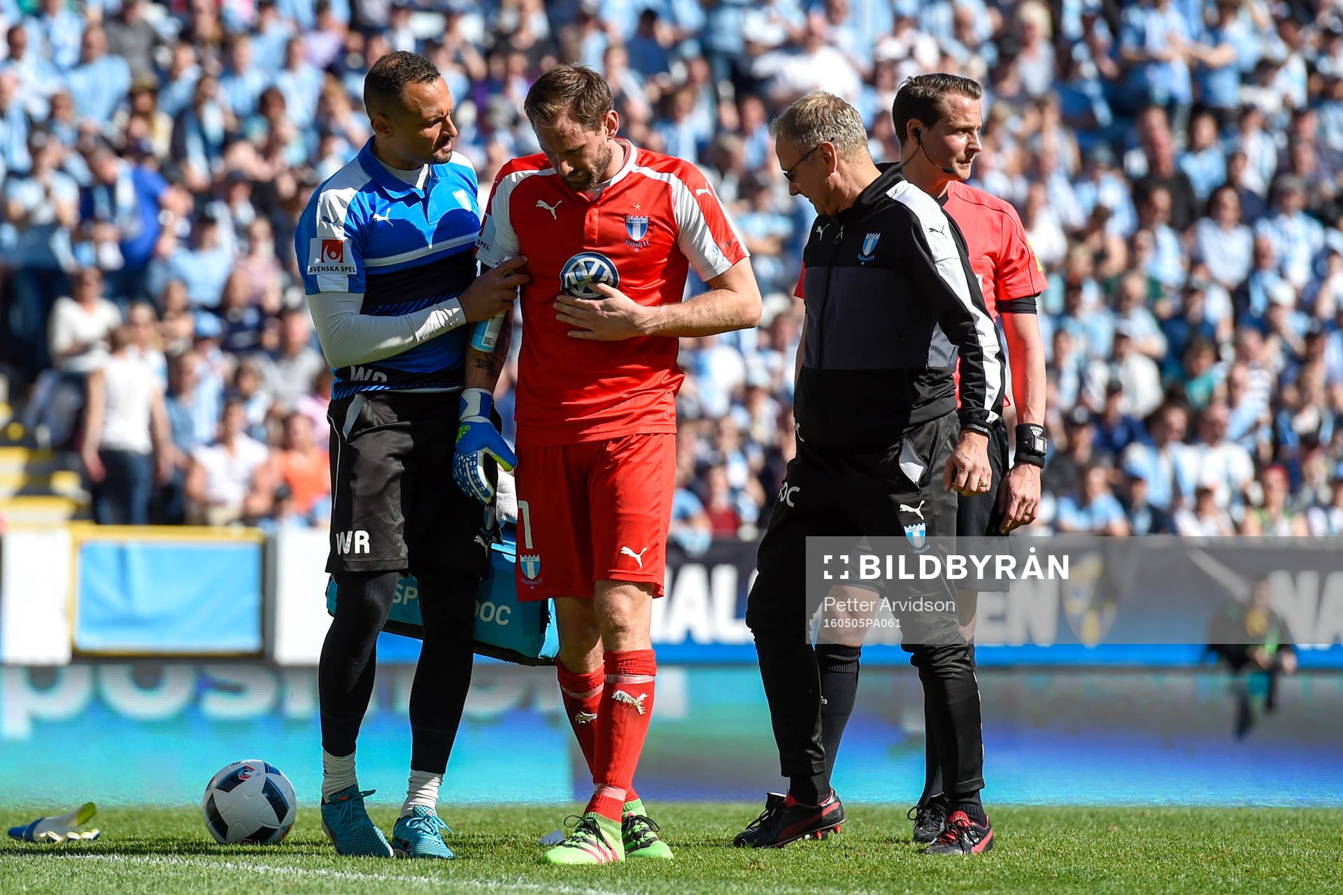 Malmö FFs målvakt Johan Wiland har fått en smäll