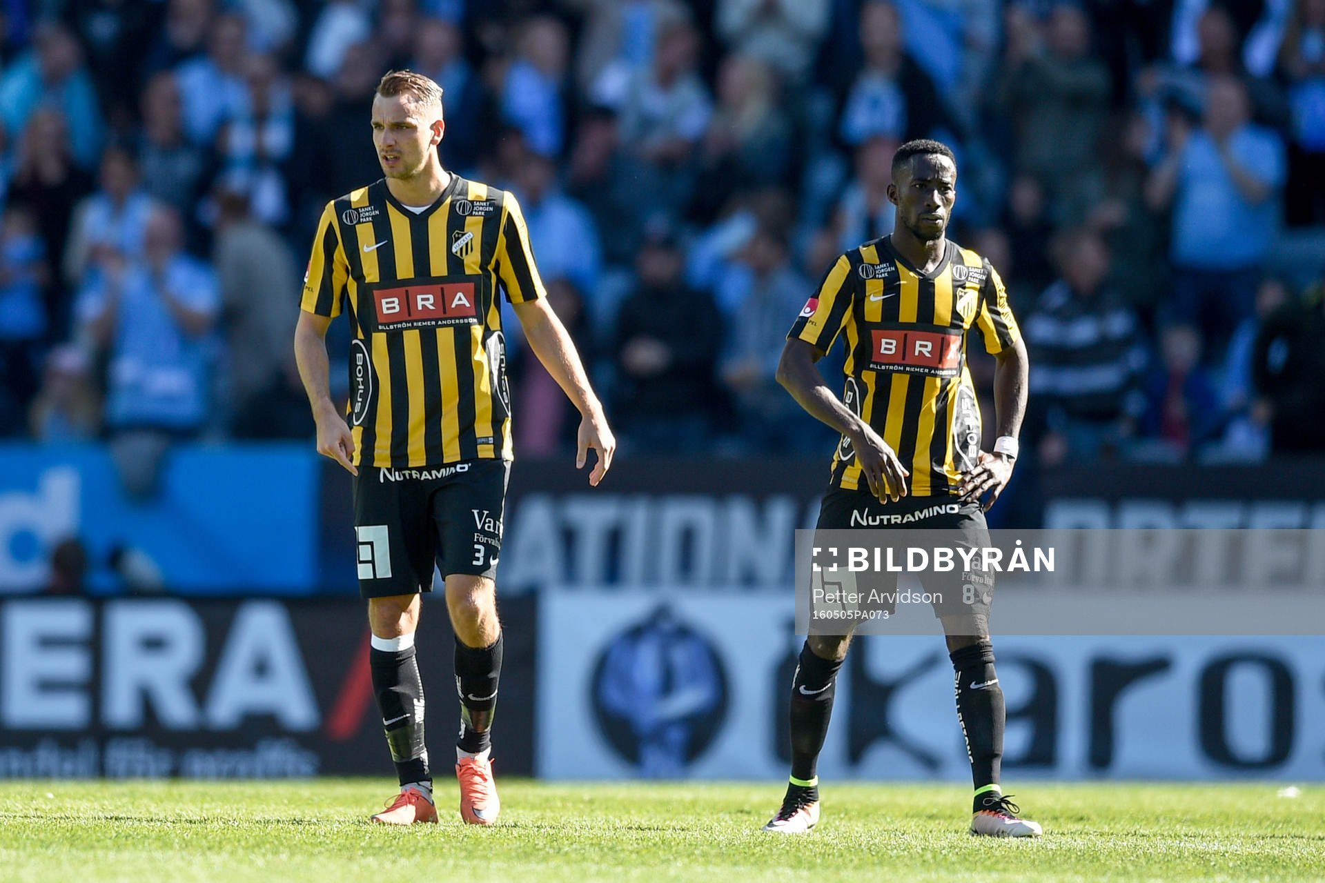 Häckens Jasmin Sudic och Demba Savage deppar