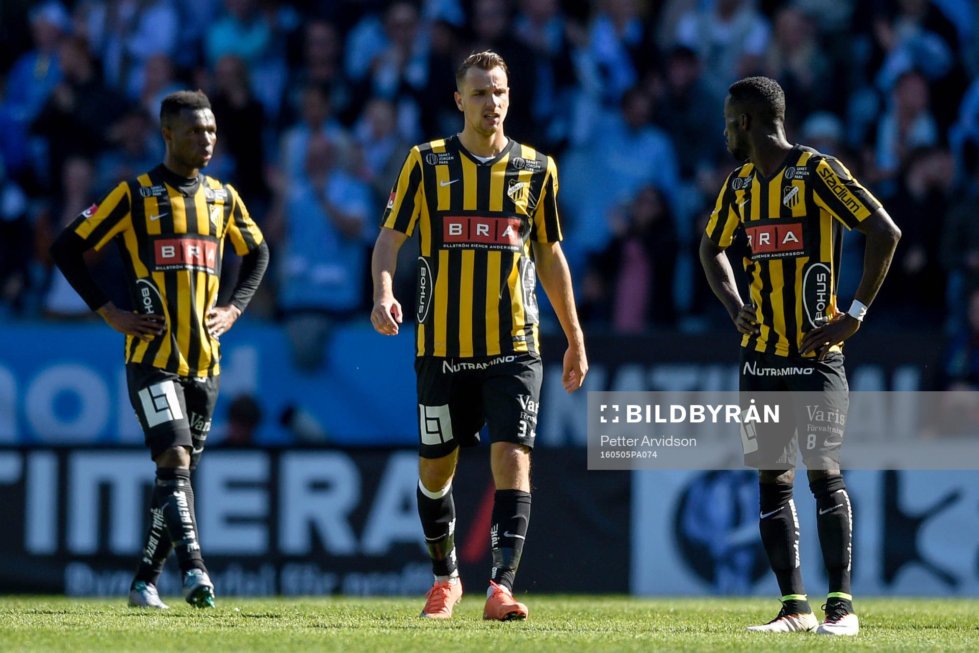 Häckens Jasmin Sudic och Demba Savage deppar