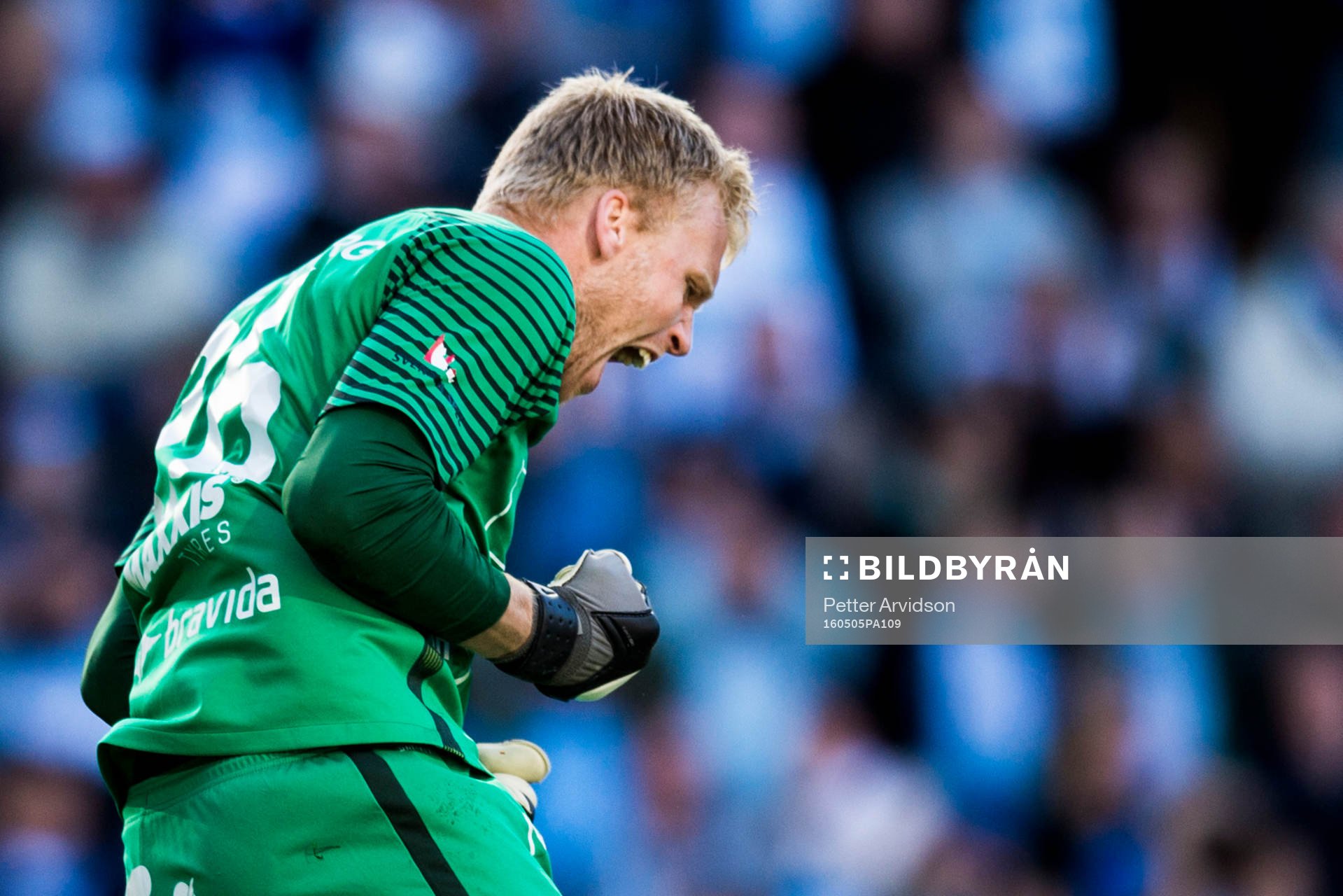 Häckens målvakt Peter Abrahamsson jublar