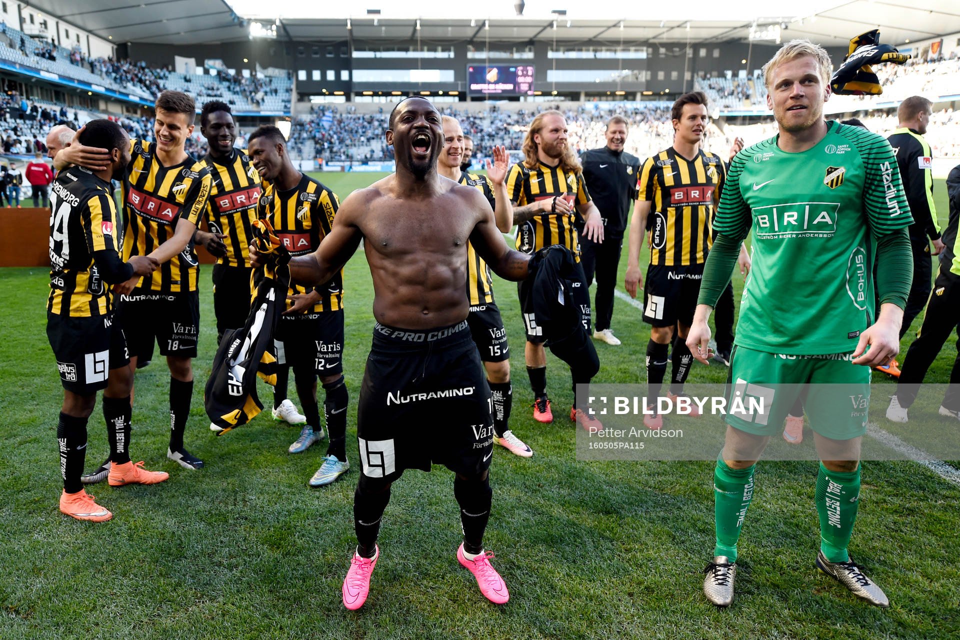 Häckens Paulo de Oliveira jublar