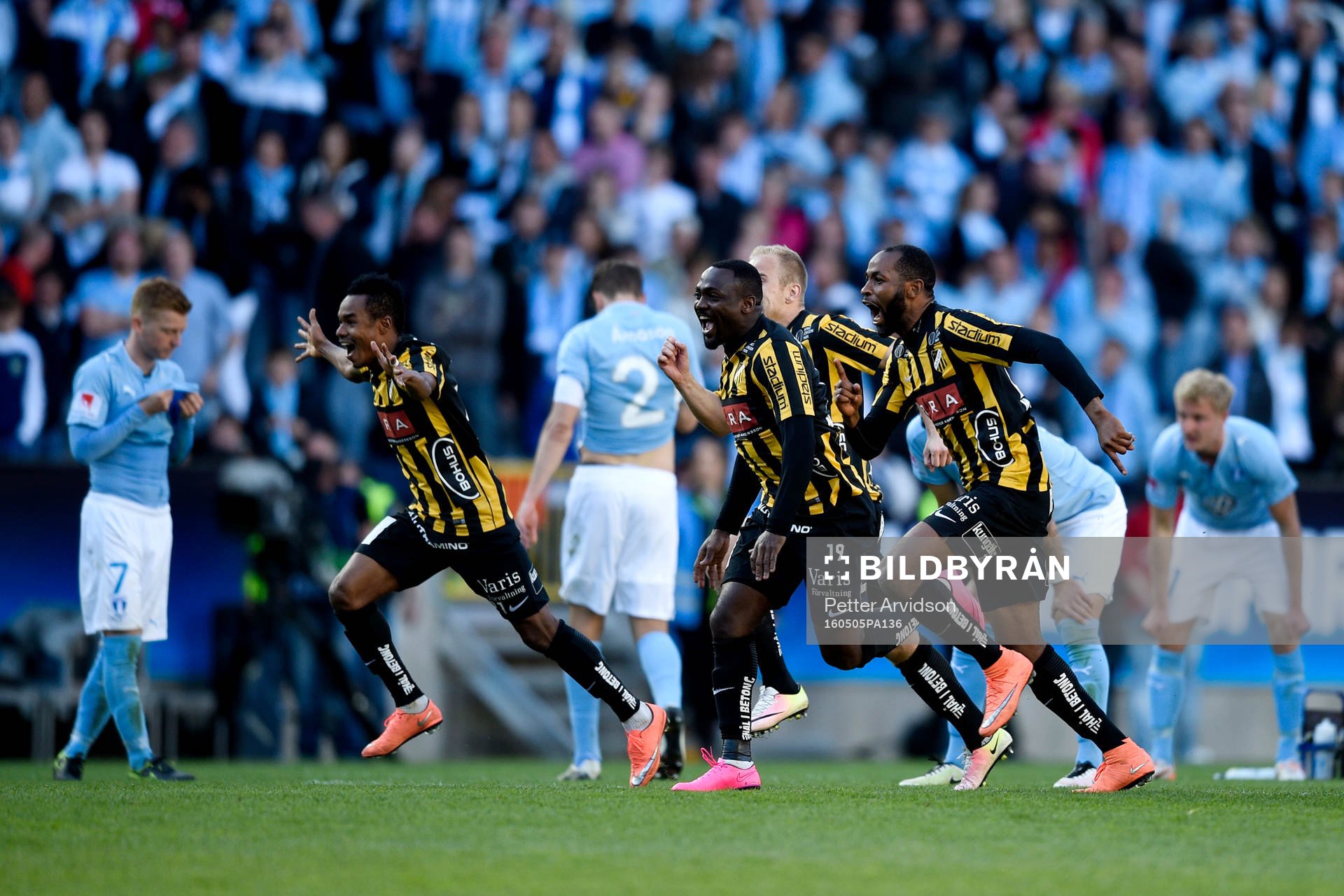 Häckens spelare jublar och Malmö FFs deppar