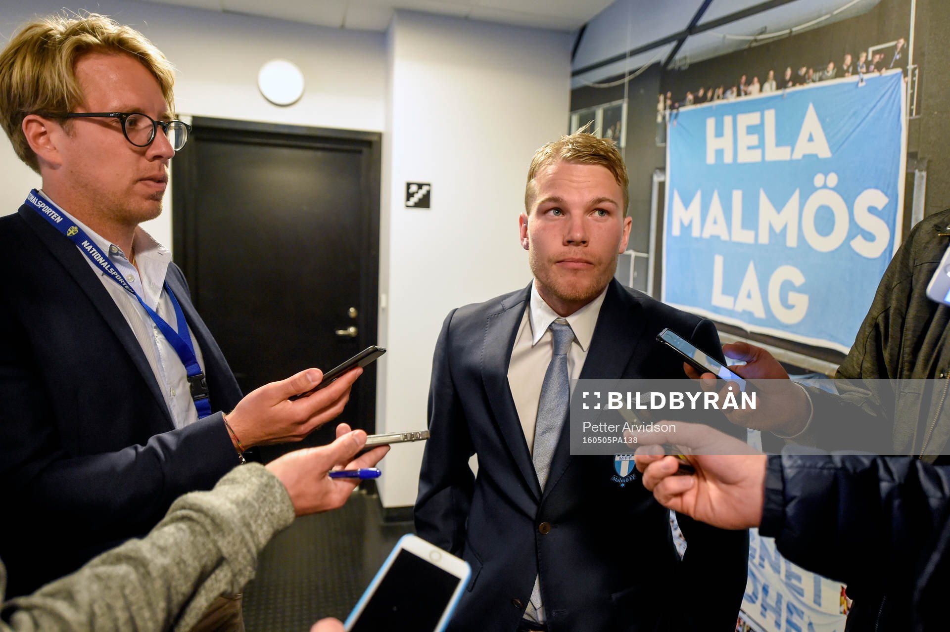 Malmö FFs Oscar Lewicki intervjuas efter finalen i Svenska Cupen i fotboll mellan Malmö FF och Häcken den 5 maj 2016 i Malmö.