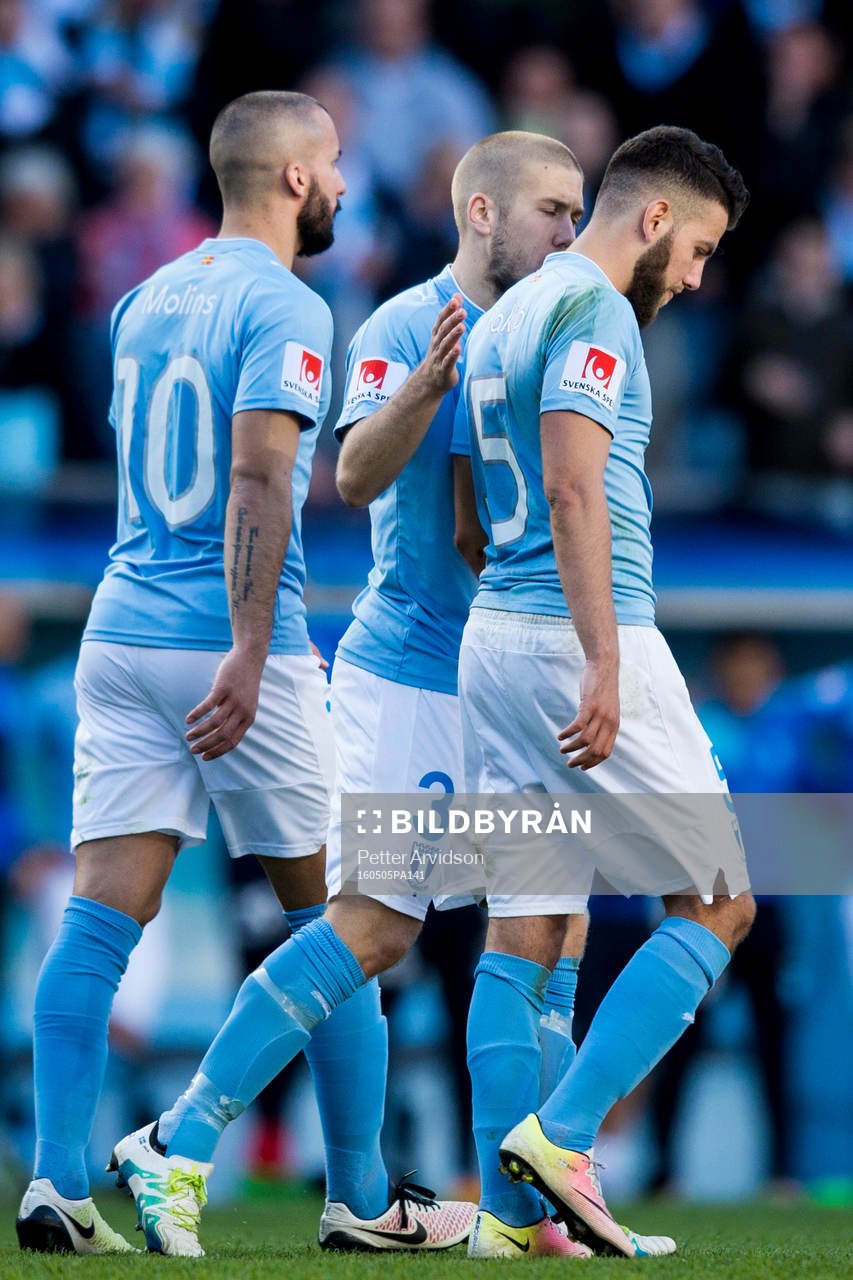 Malmö FFs Guillermo Molins och Anton Tinnerholm tröstar