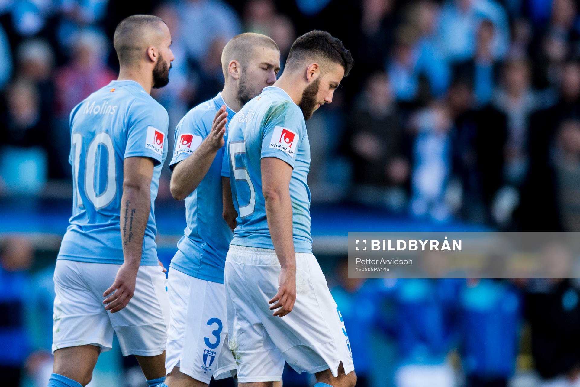 Malmö FFs Guillermo Molins och Anton Tinnerholm tröstar