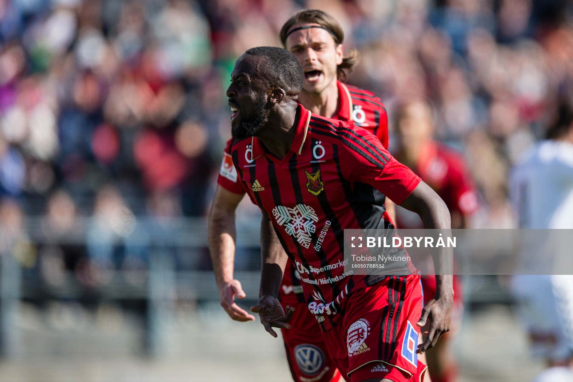 Östersunds Ronald Mukiibi jublar