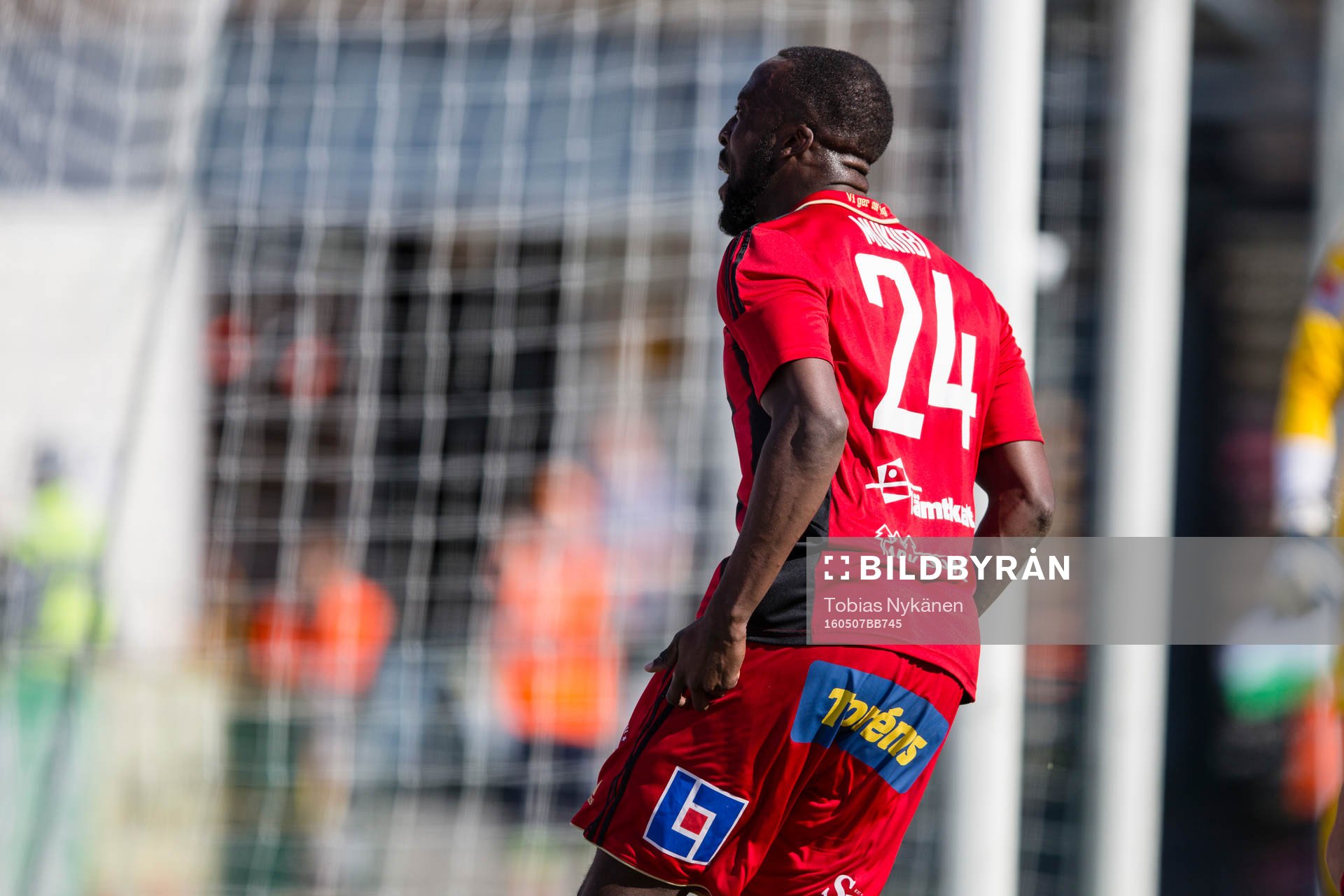 Östersunds Ronald Mukiibi jublar