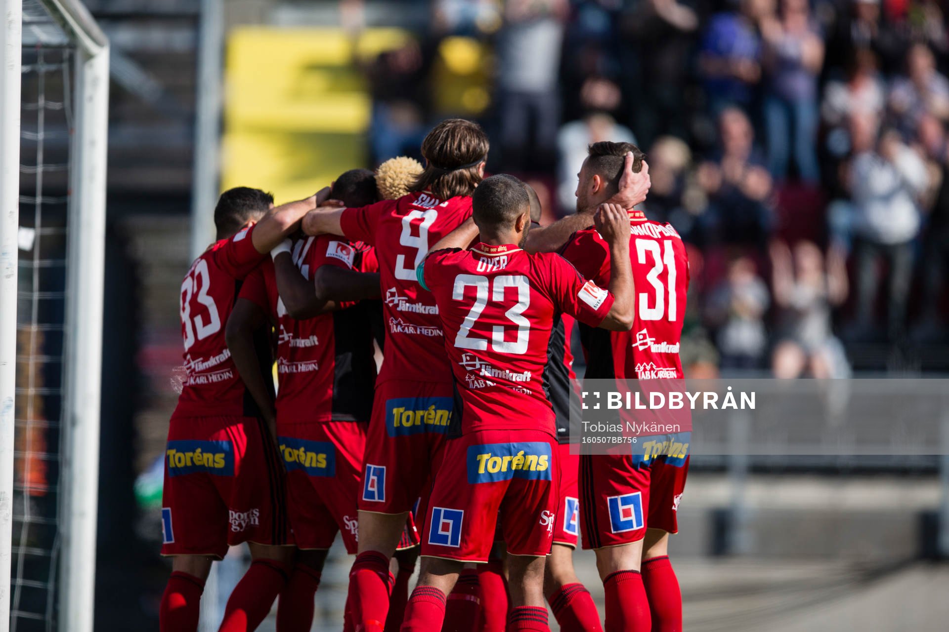 Östersunds Ronald Mukiibi jublar