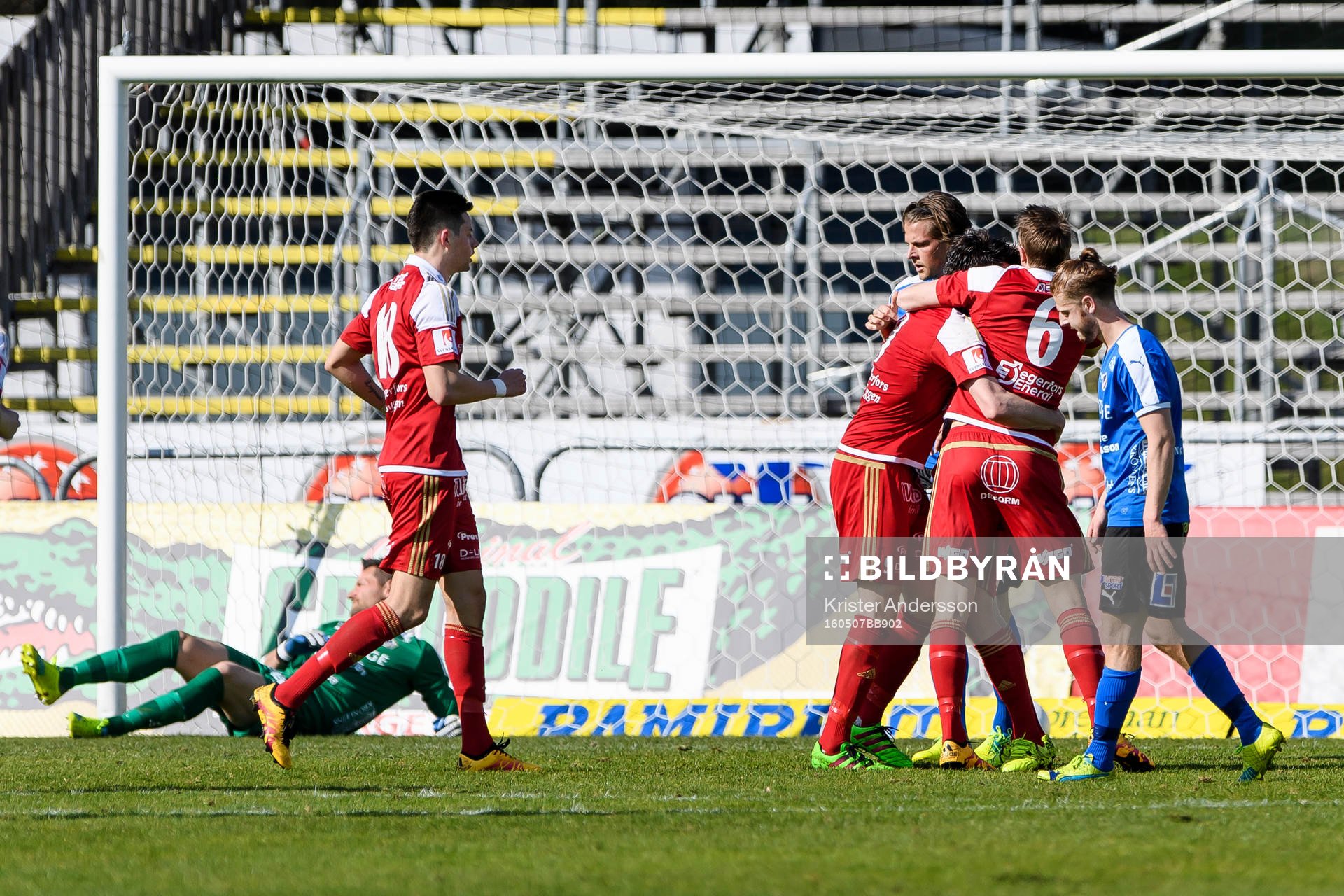 Degerfors spelare jublar