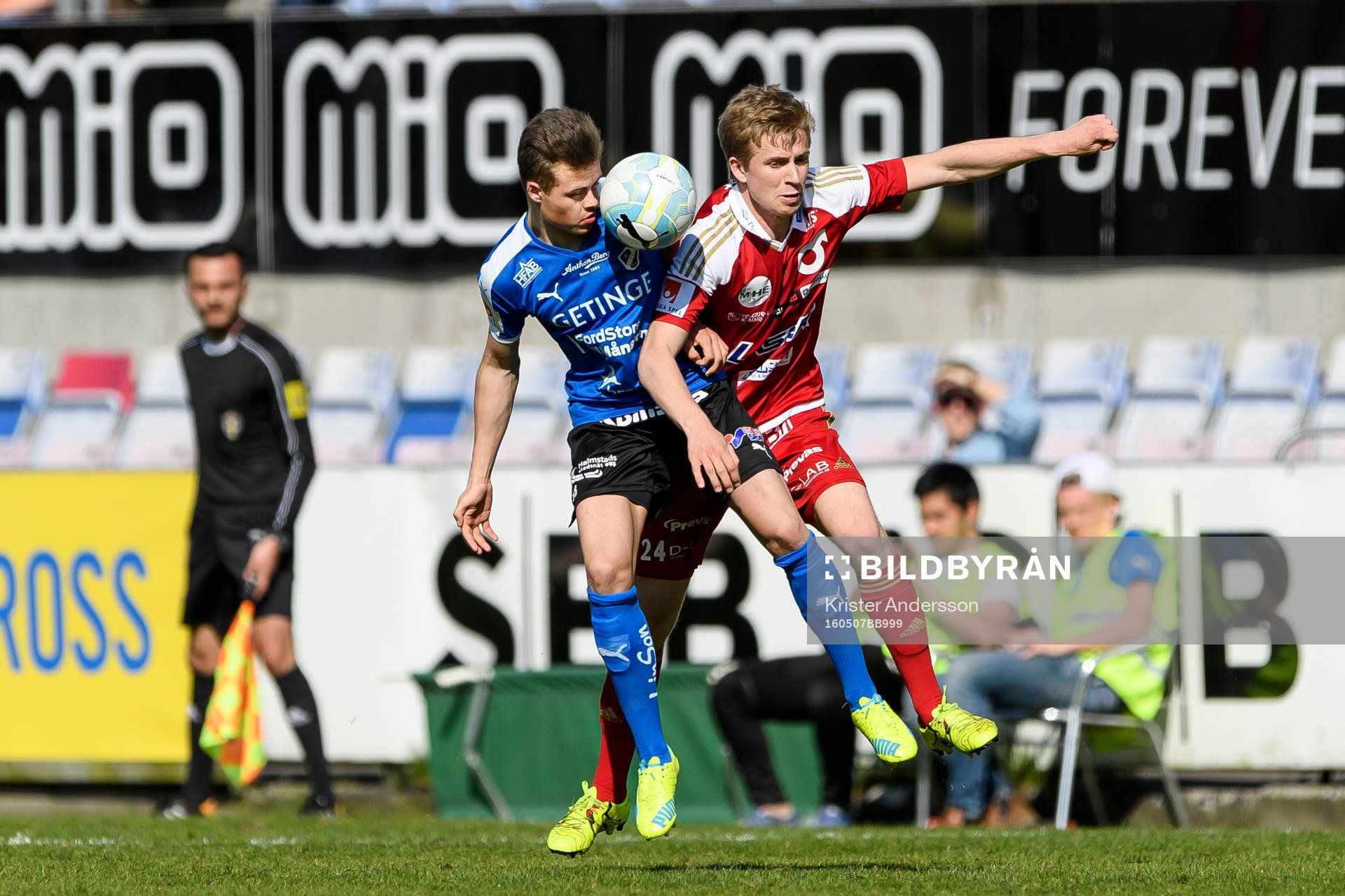 Halmstads Gabriel Gudmundsson och Degerfors Ludvig Fritzson