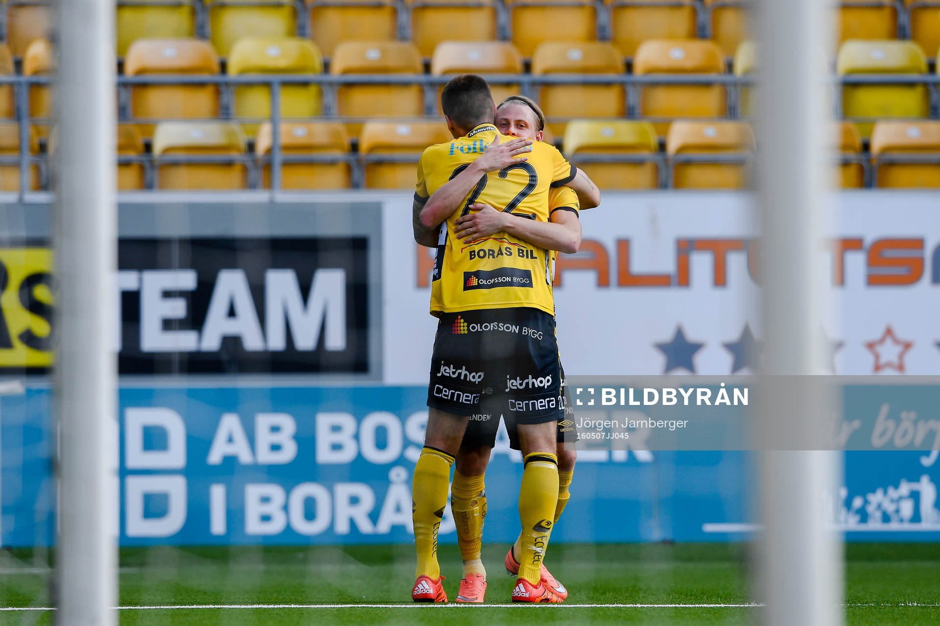 Elfsborgs Viktor Prodell och Simon Hedlund jublar