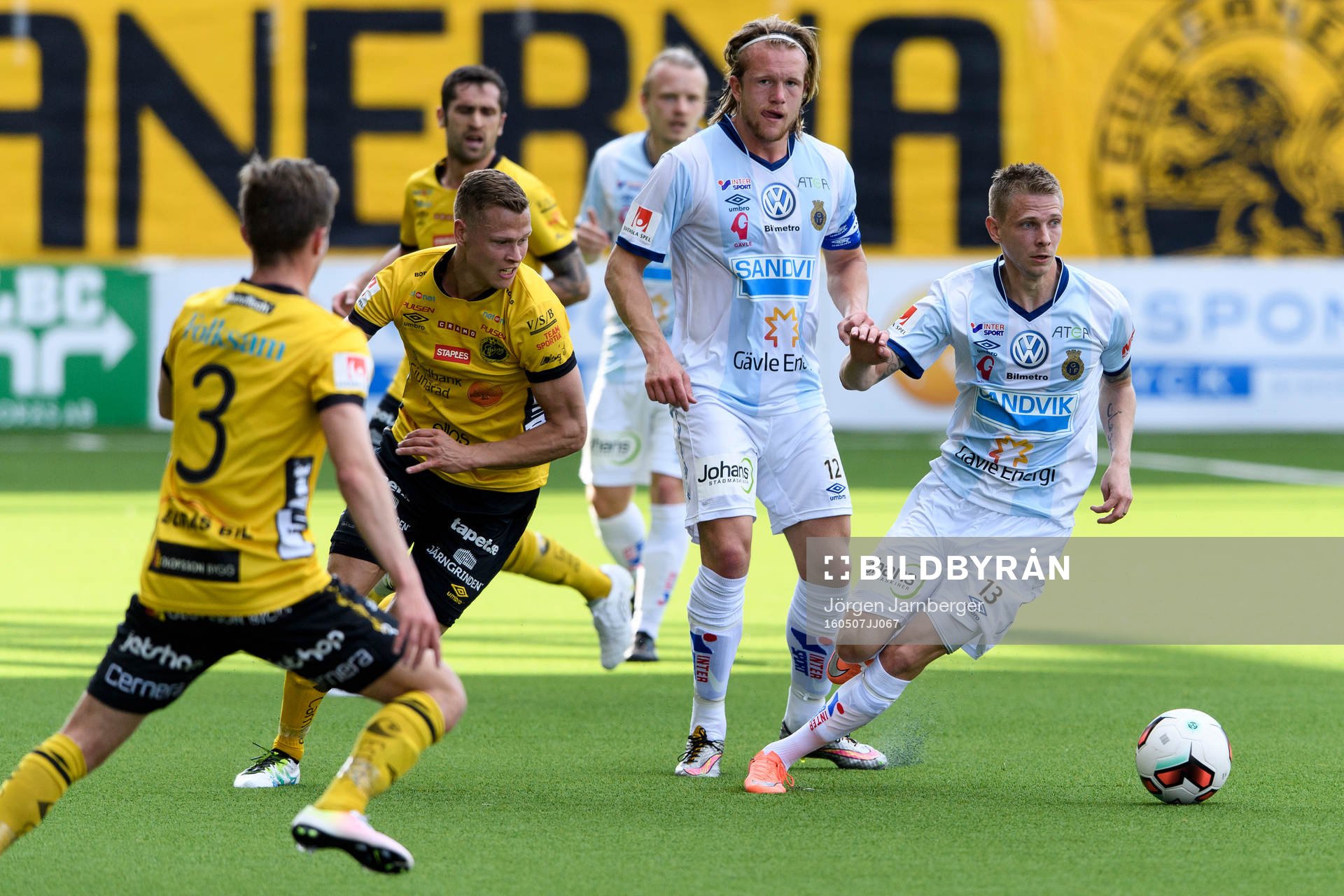 Gefles Johan Bertilsson med bollen