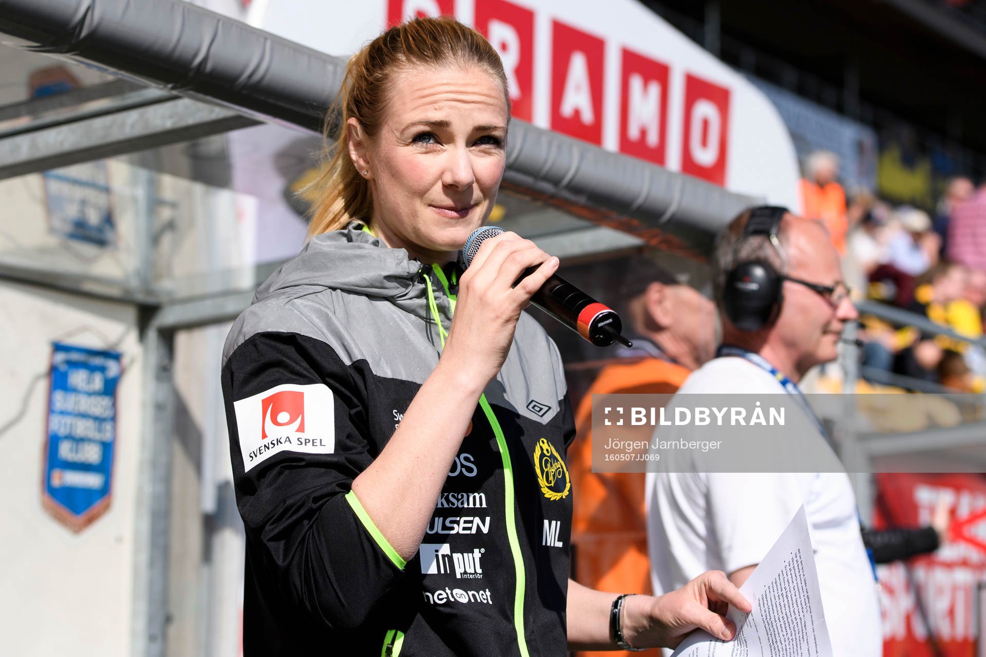Elfsborgs läkare Matilda Lundblad fick vara speaker under fotbollsmatchen i Allsvenskan mellan Elfsborg och Gefle den 7 maj 2016 i BORÅS.