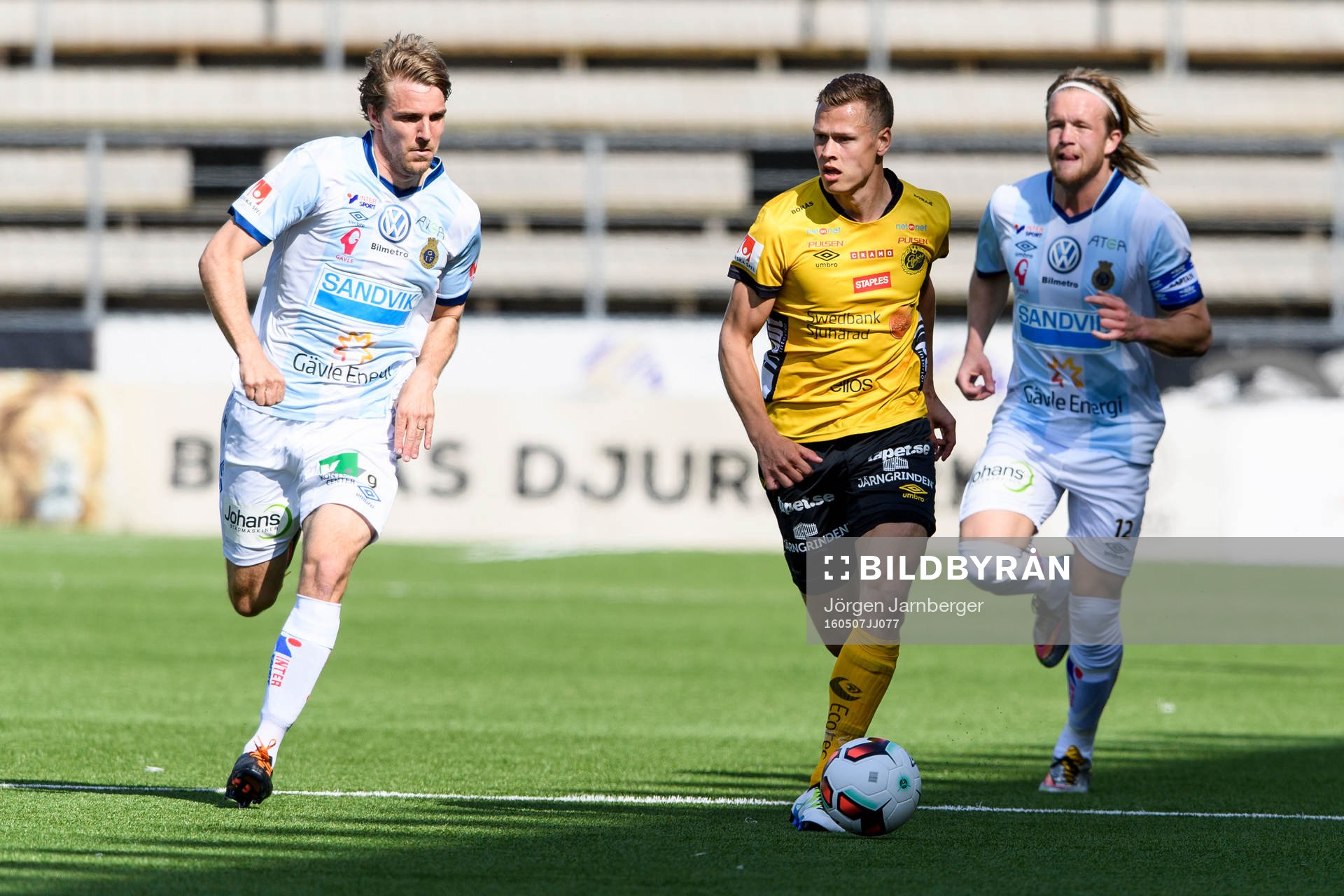 Elfsborgs Viktor Claesson och Gefles Johan Oremo (v) och